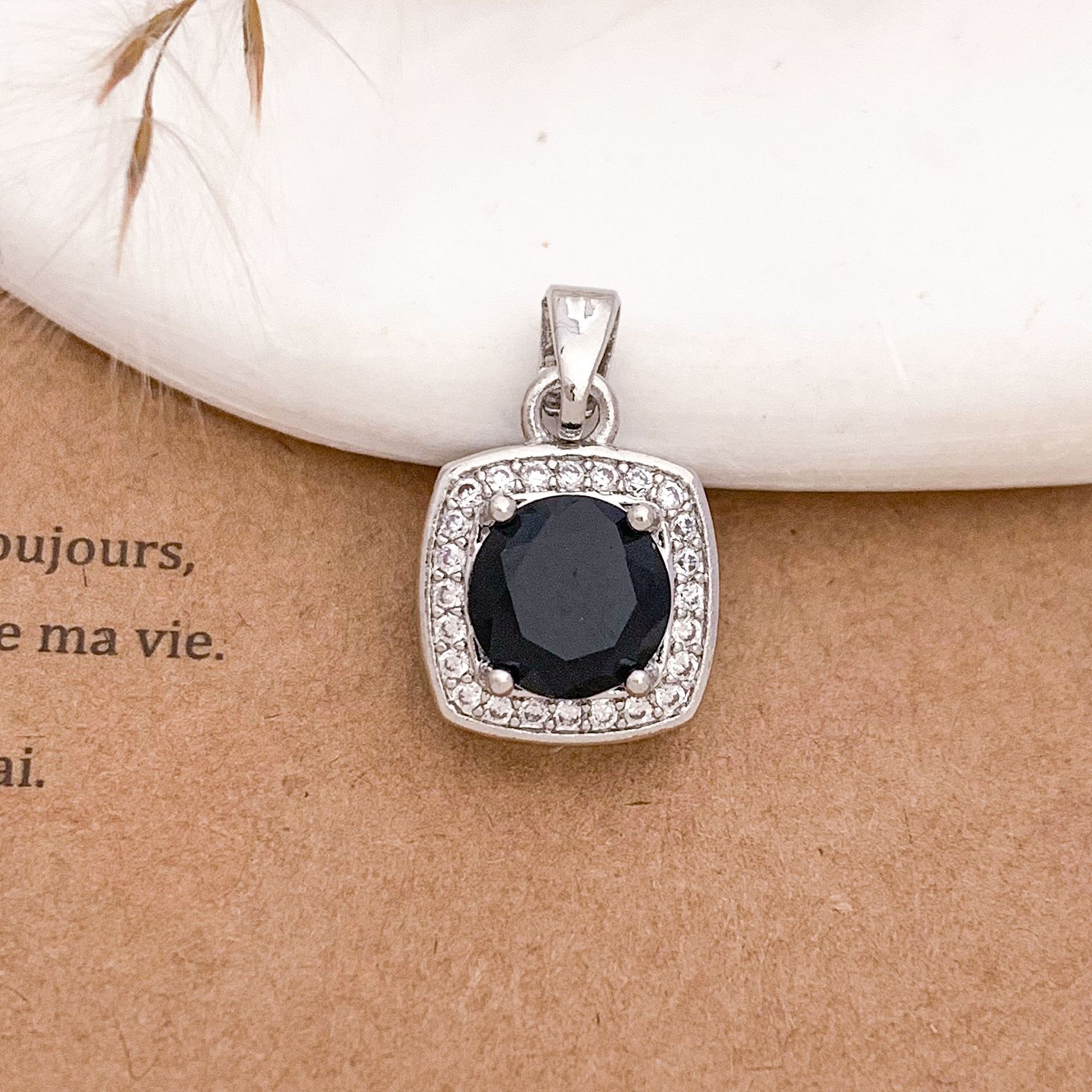 7:Xl2739 black square pendant silver