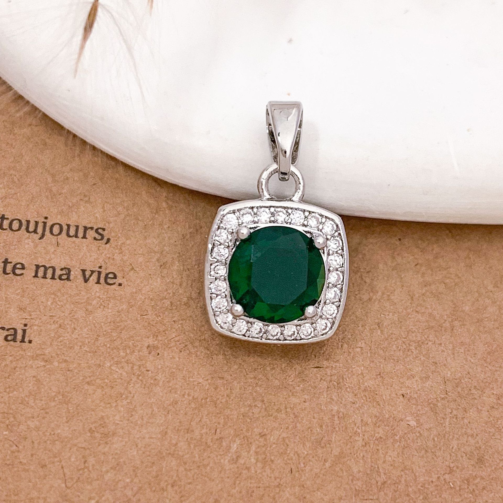 8:Xl2739 green square pendant silver