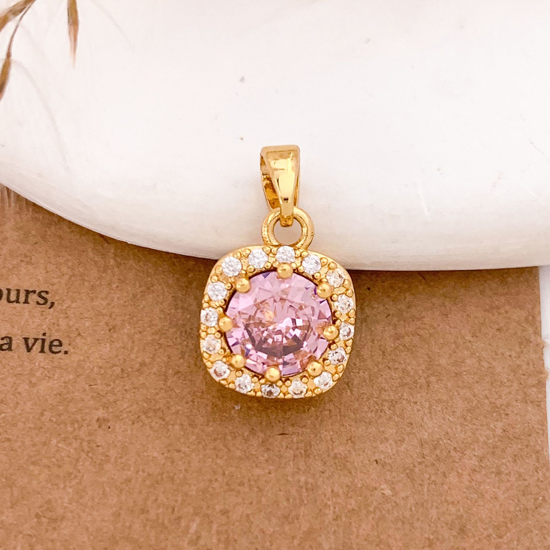9:Xl3375 pink square round pendant gold