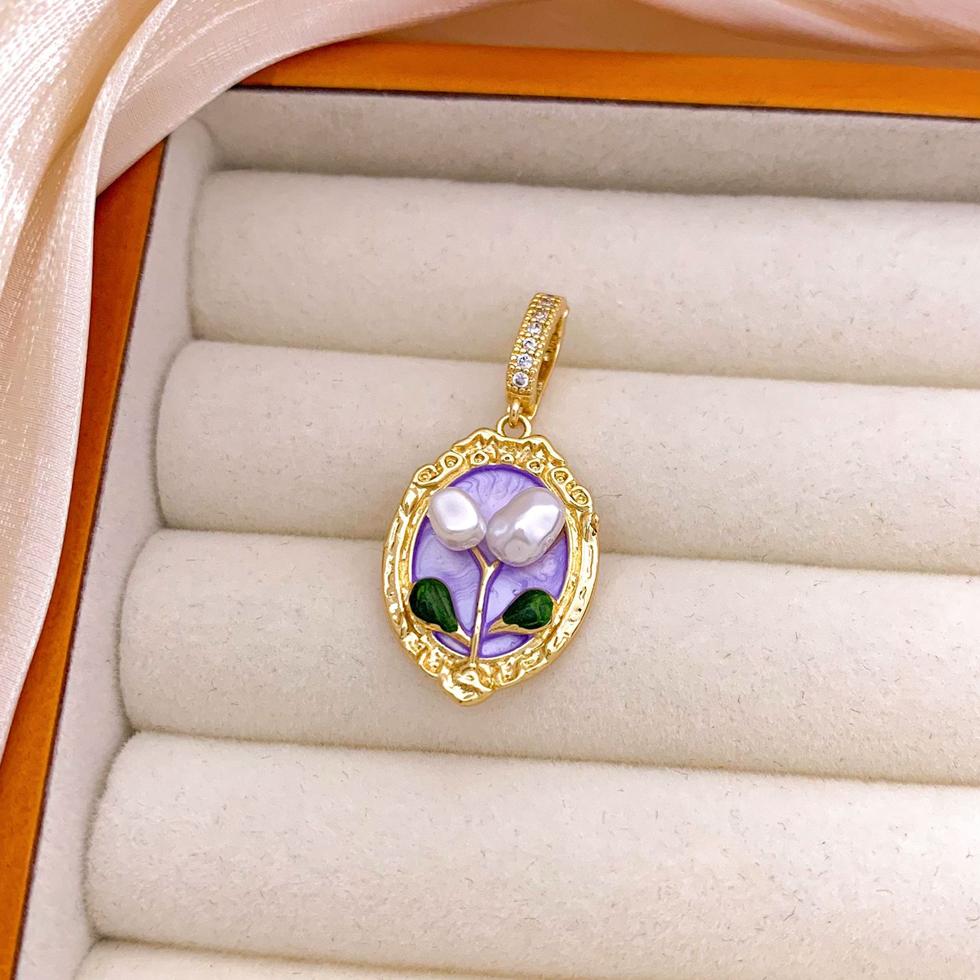 Xl3135 tulip pendant gold purple