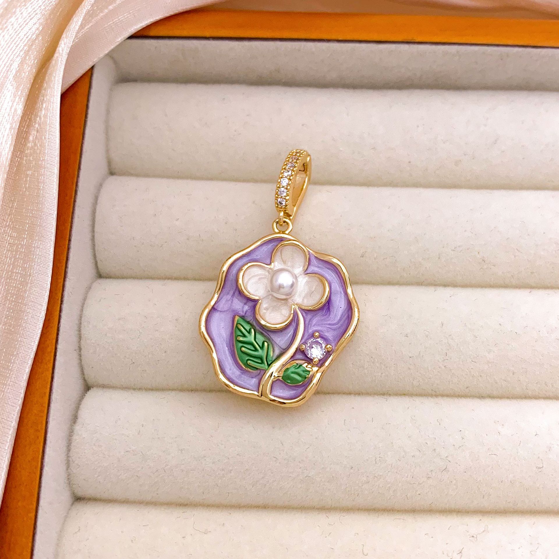 3:Xl3080 four-petal flower pendant gold purple