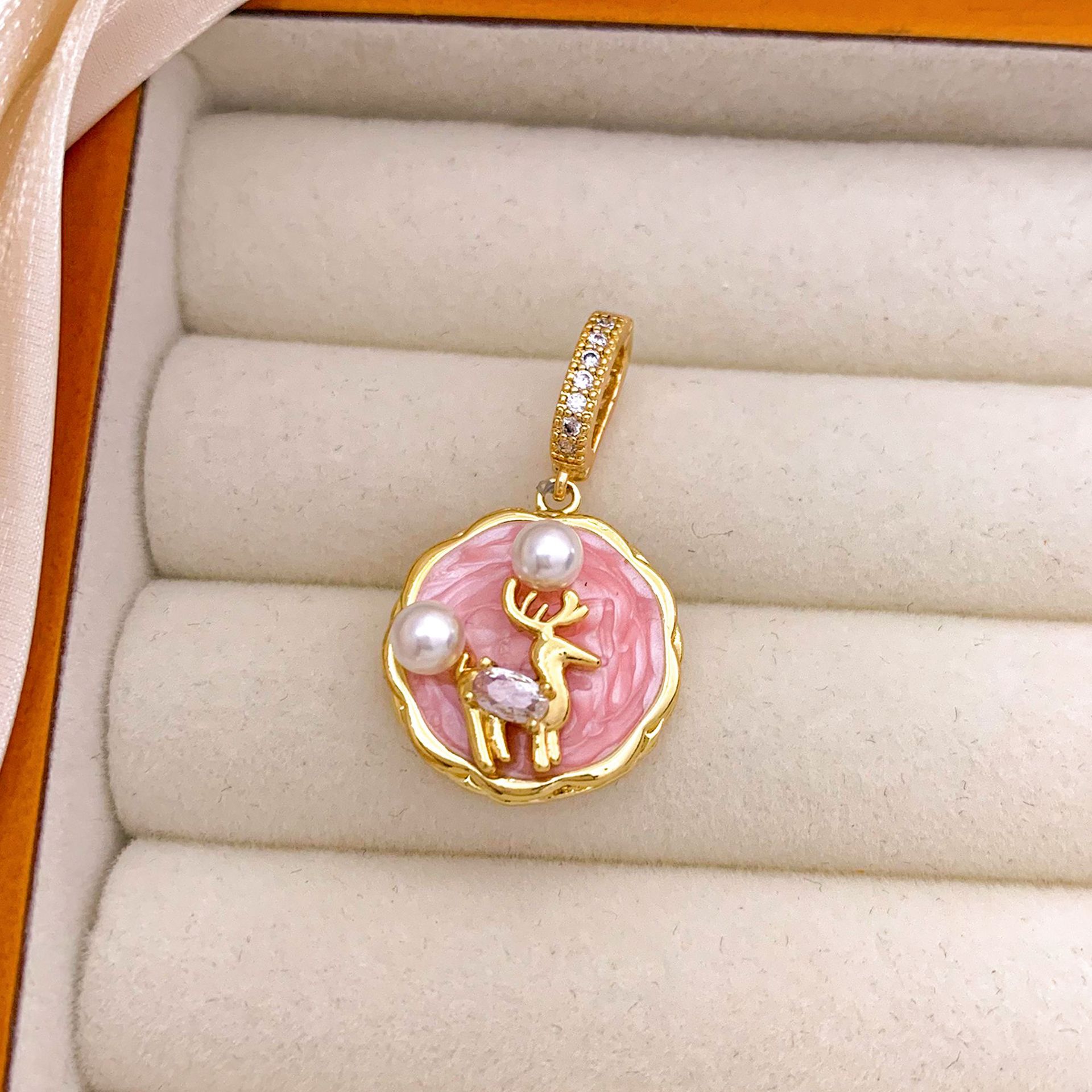 6:Xl3097 pink deer pendant gold