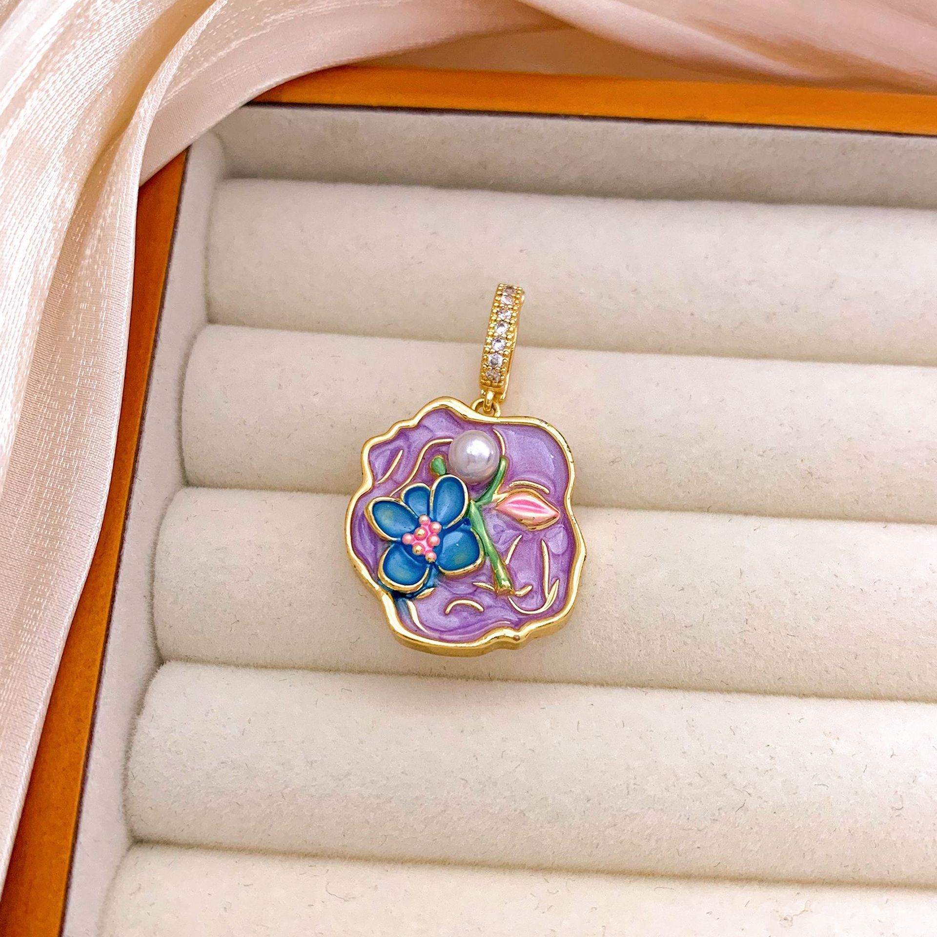 8:Xl3128 plum blossom pendant gold purple