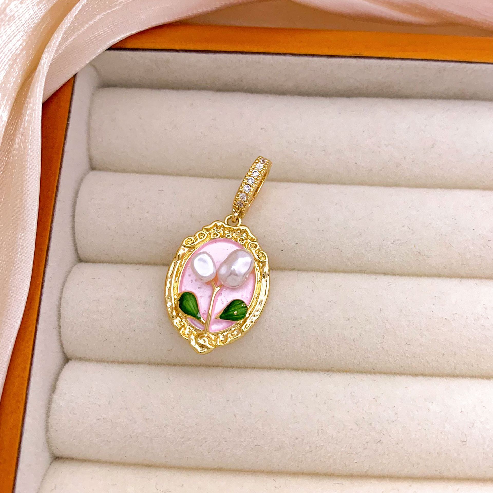9:Xl3135 tulip pendant gold pink