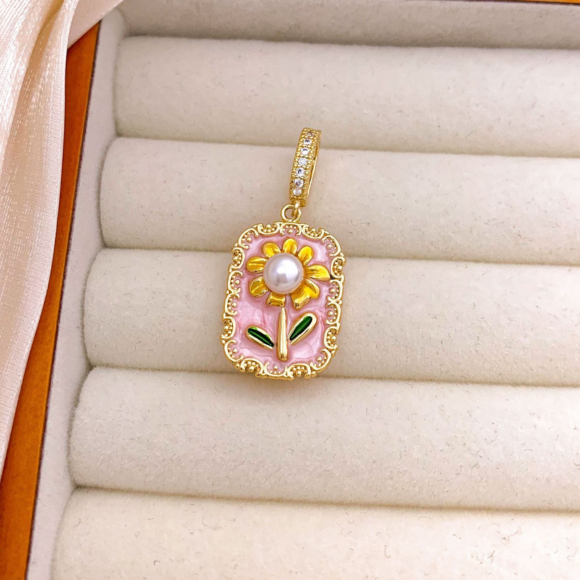 11:Xl3138 sunflower pendant gold pink
