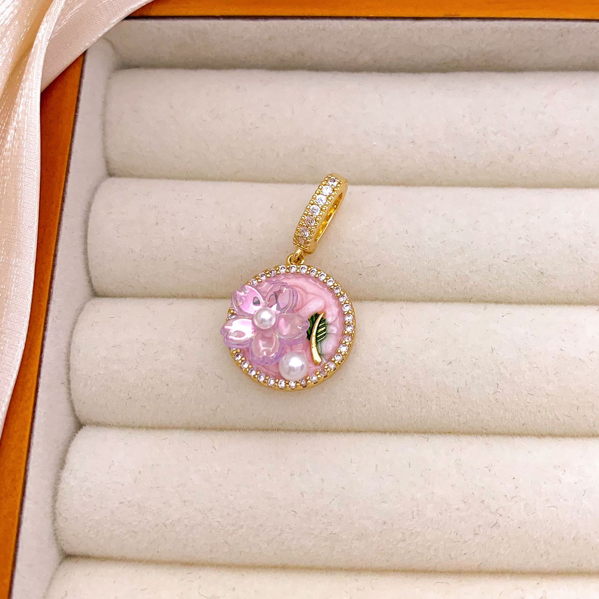 14:Xl3212 five-petal flower pendant gold powder
