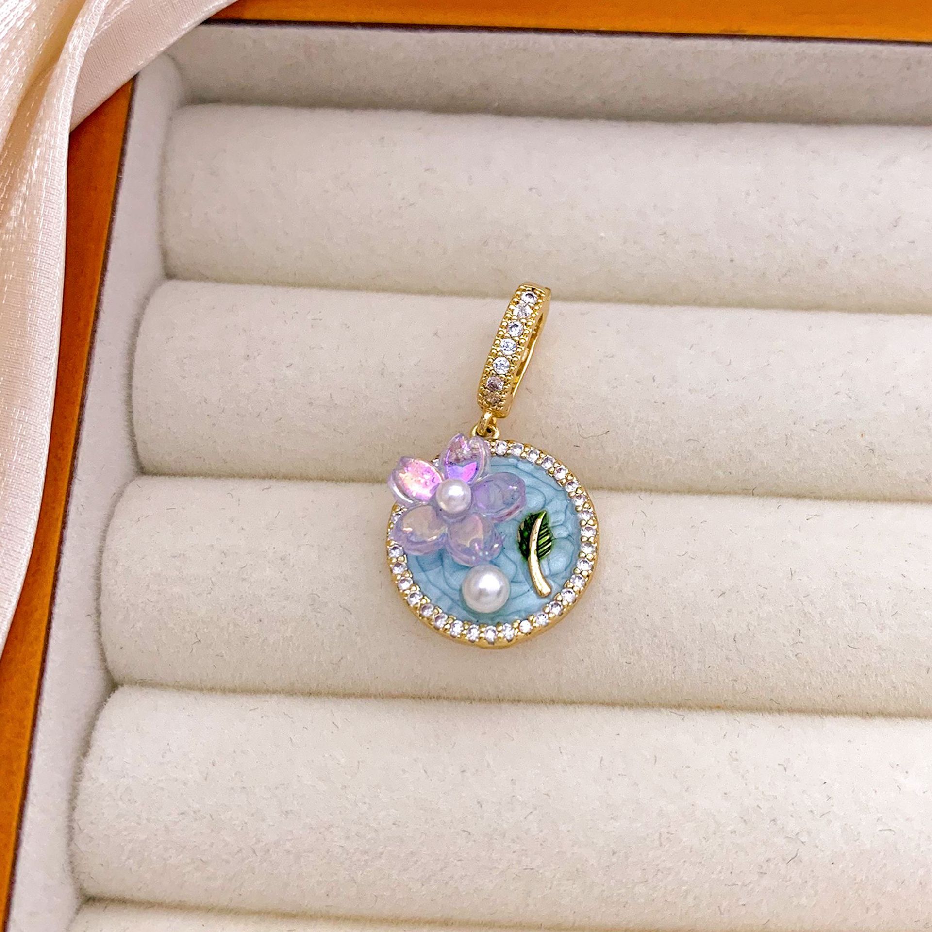 15:Xl3212 five-petal flower pendant gold light blue