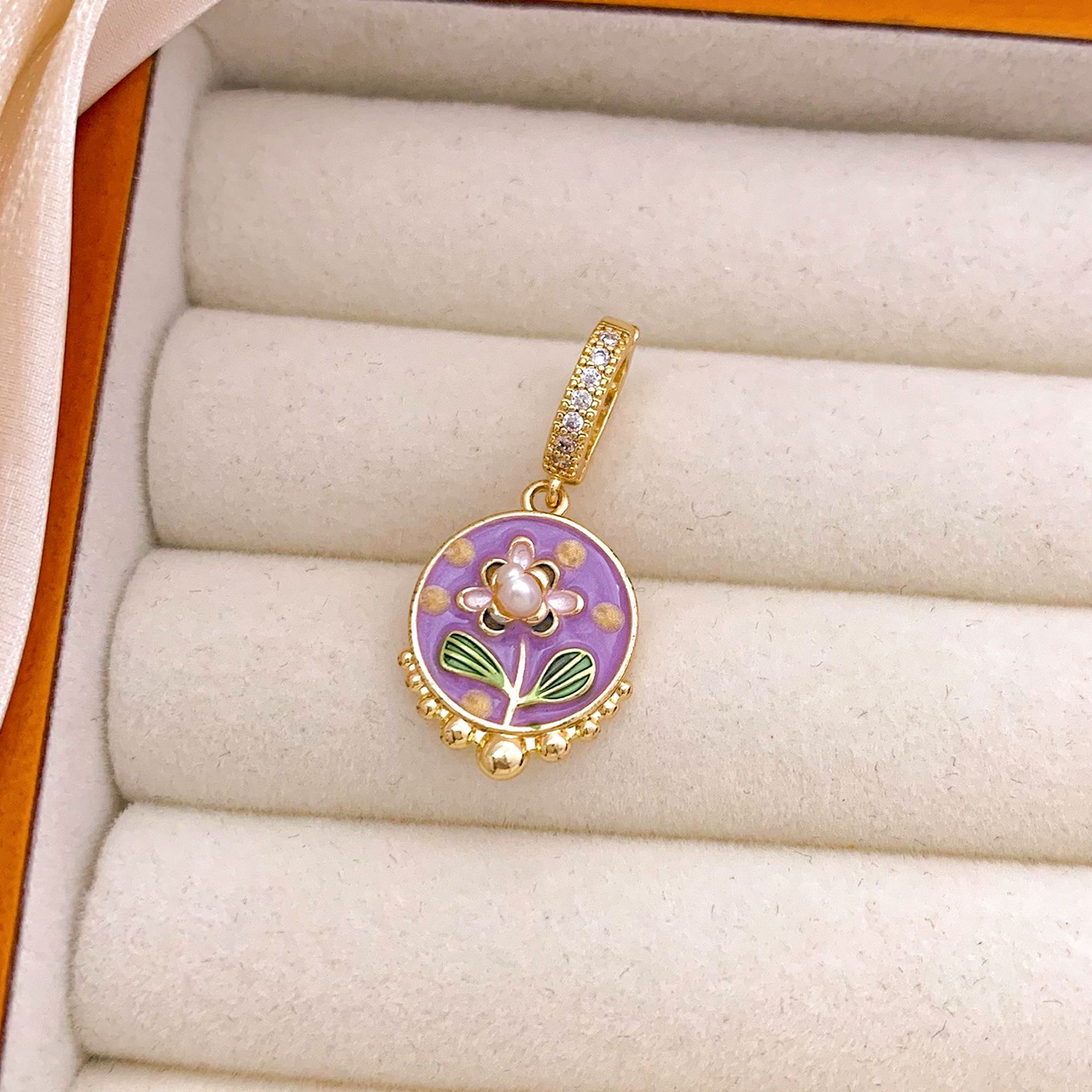 16:Xl3647 multi-petal flower pendant gold purple