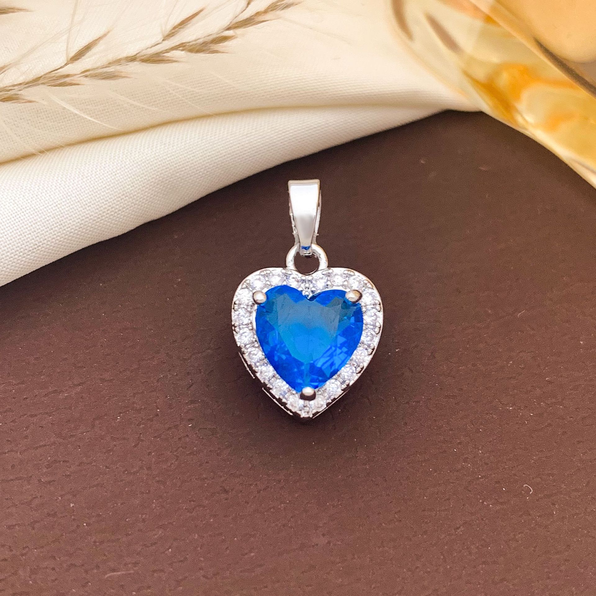 2:Xl727 ocean blue love pendant silver