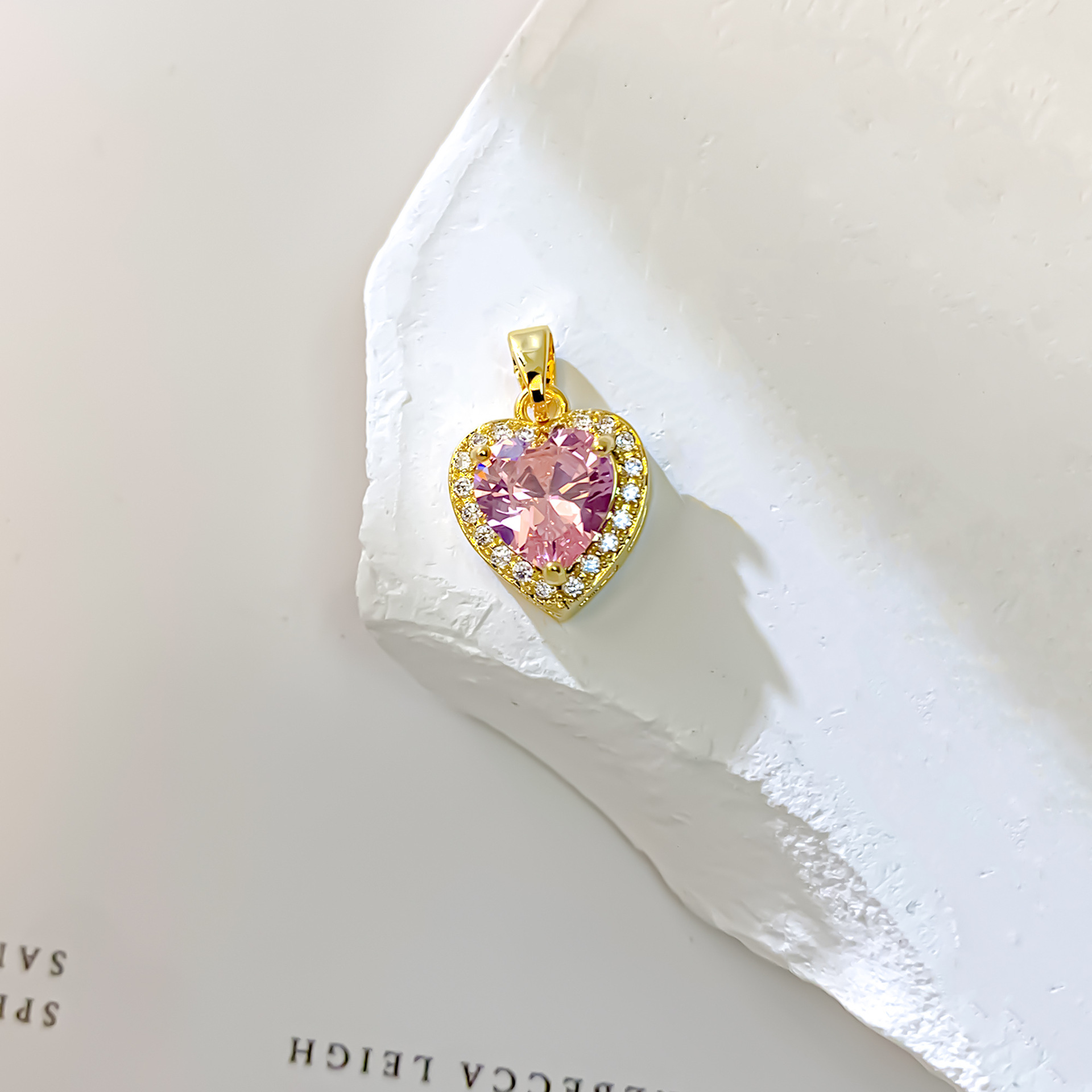 3:Xl727 pink love pendant gold