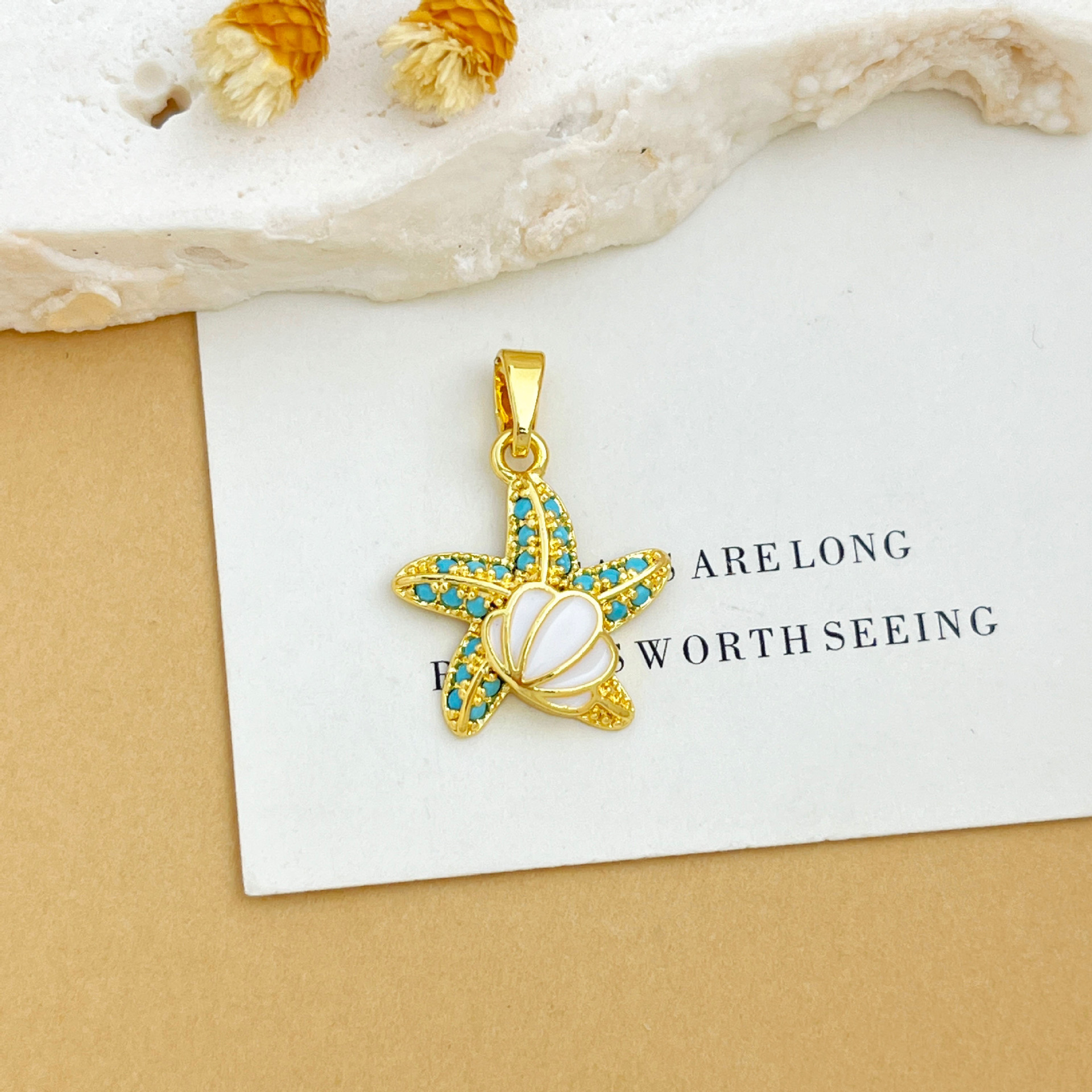 Xl4384 shell starfish pendant gold white