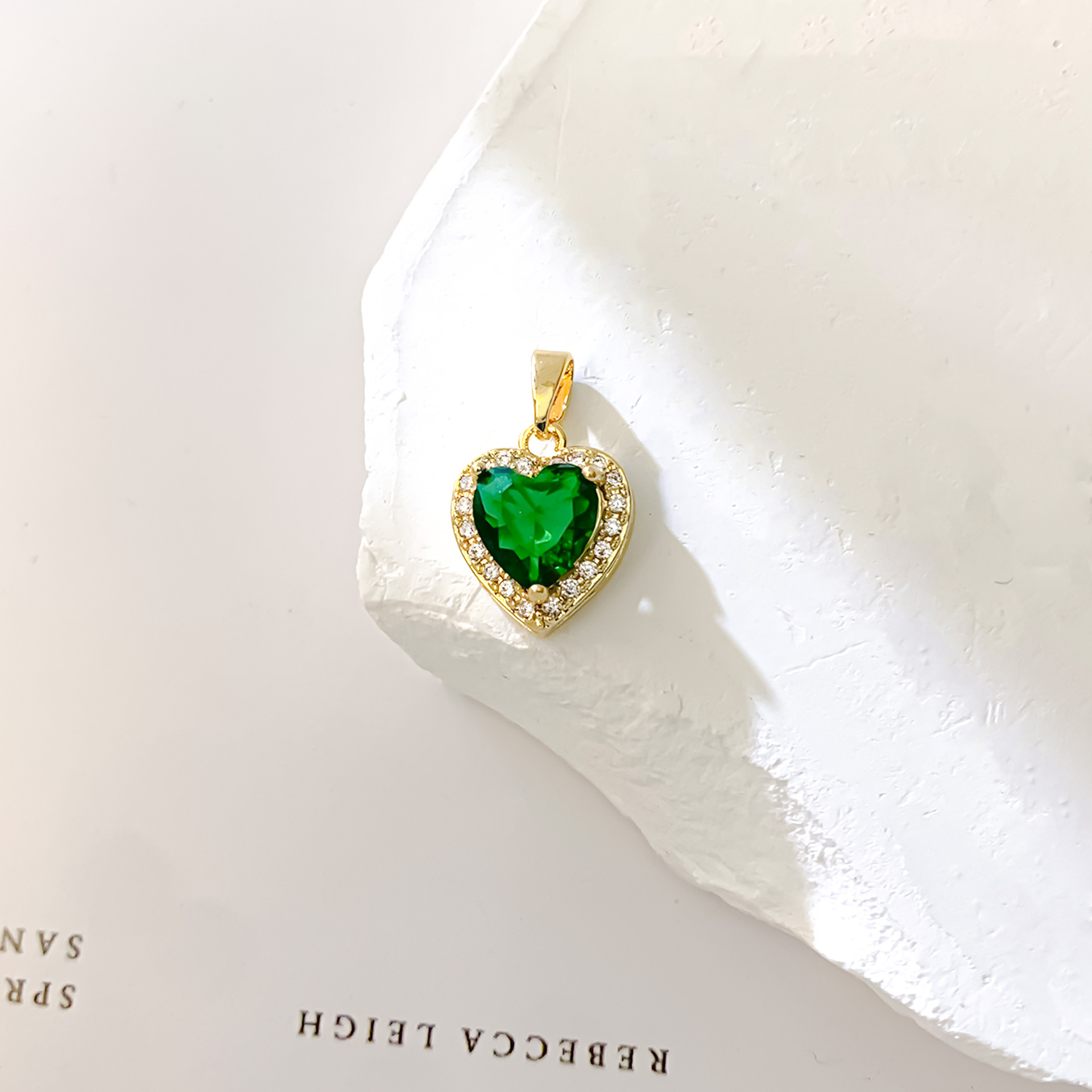 5:Xl727 emerald love pendant gold