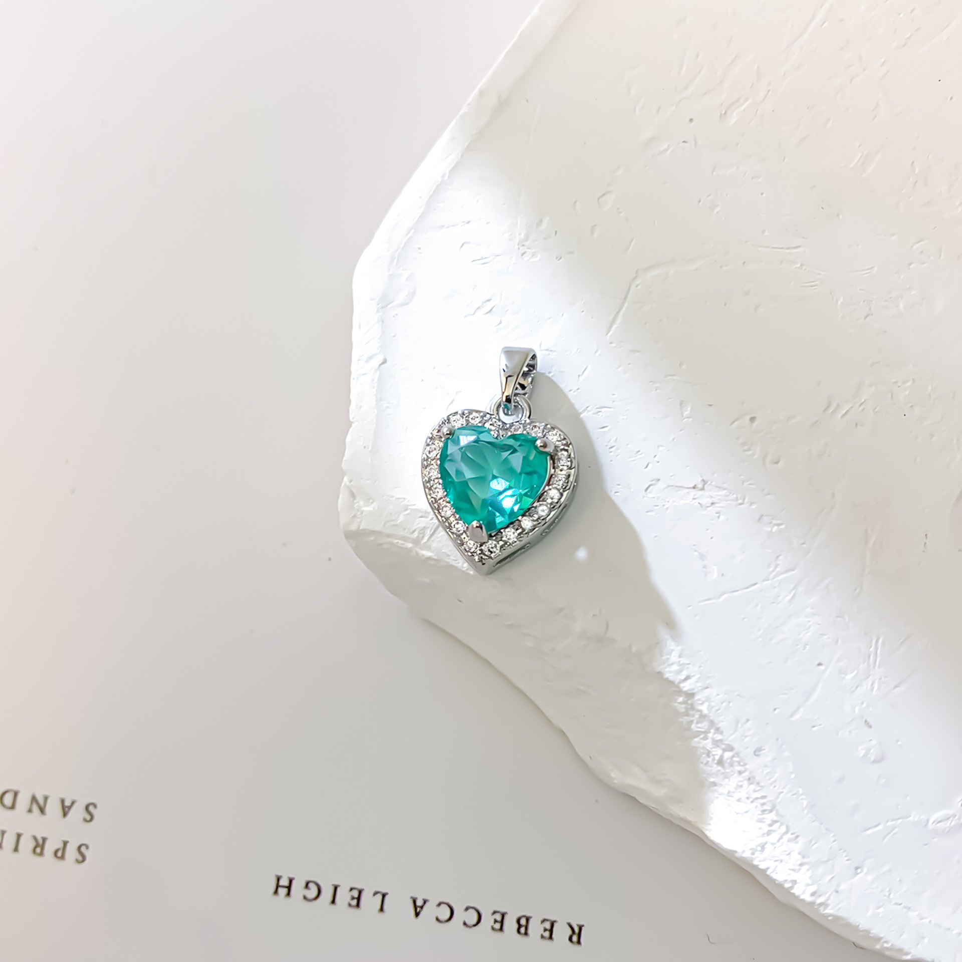 11:Xl727 green love pendant silver