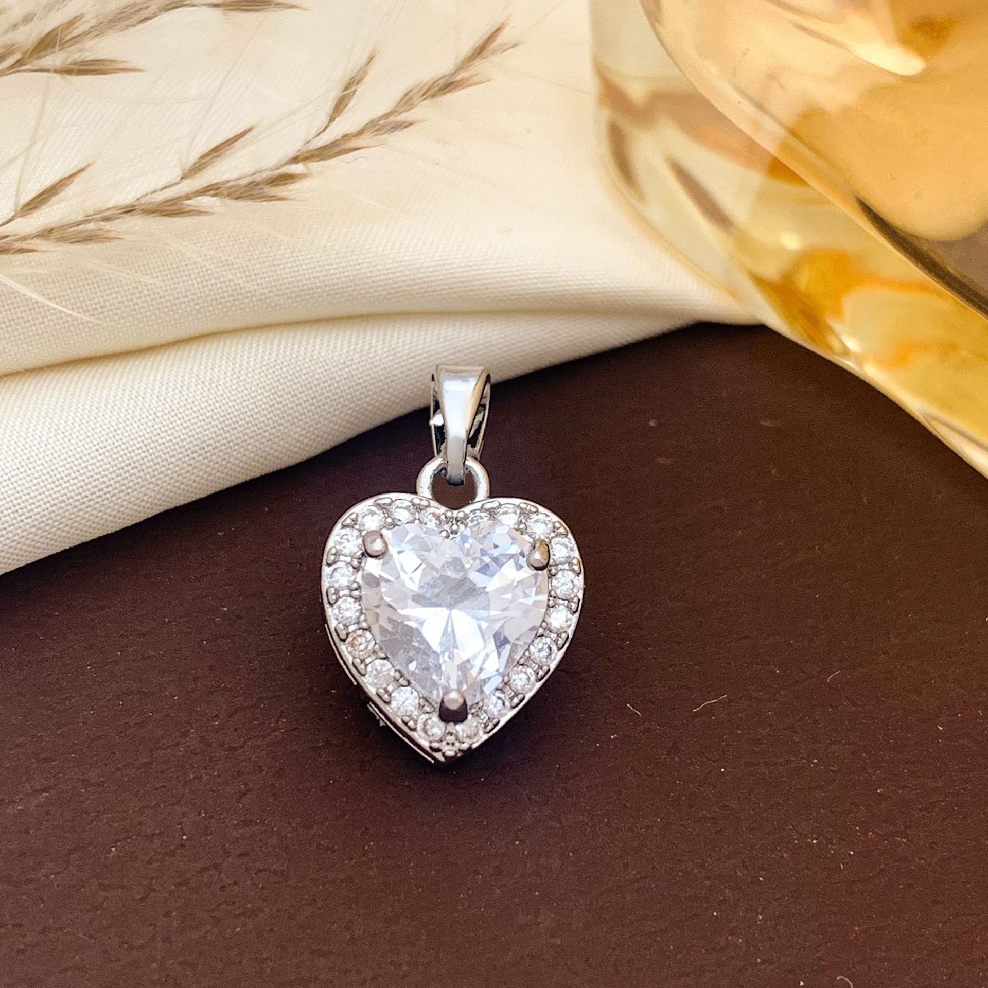 15:Xl727 white love pendant silver
