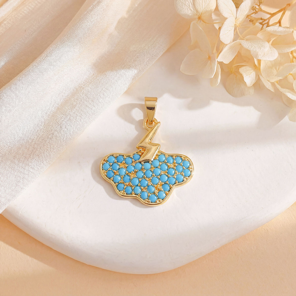 Xl5575 cloud lightning pendant gold