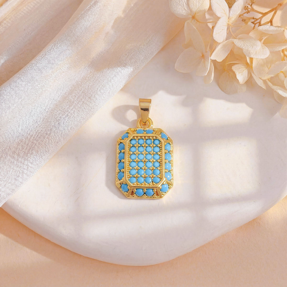 5:Xl1503 square pendant gold