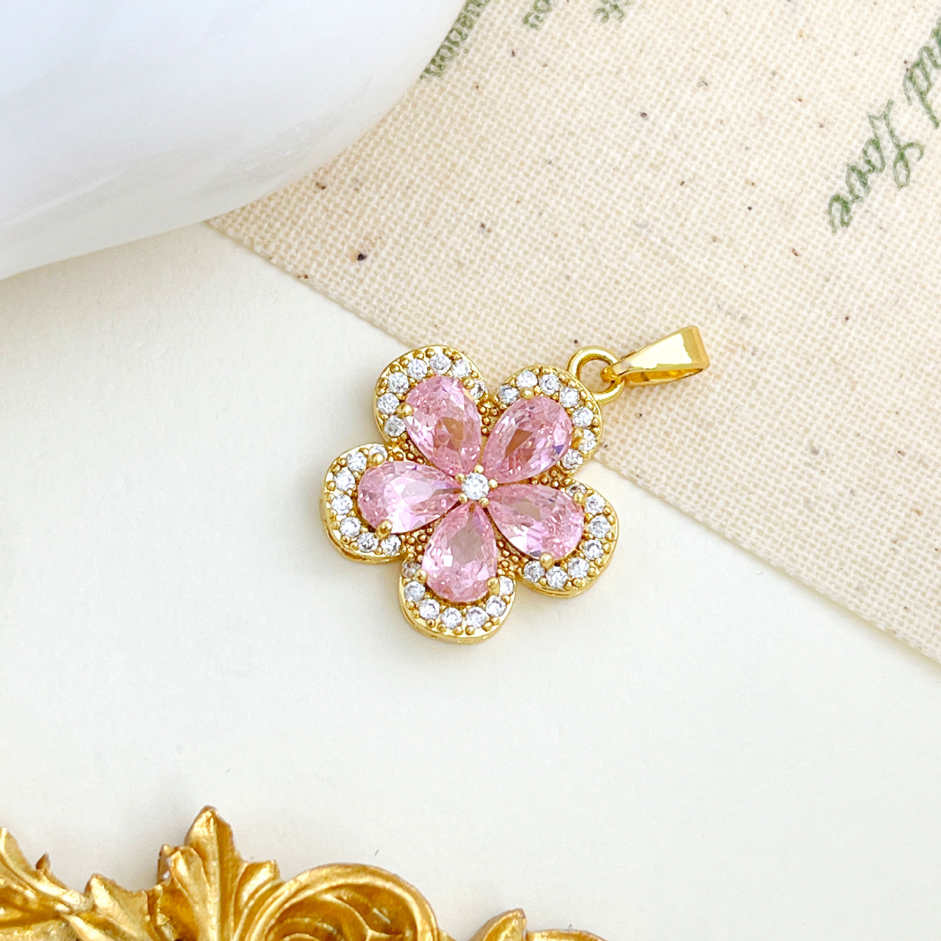 1:Xl228 pink five-petal flower pendant gold