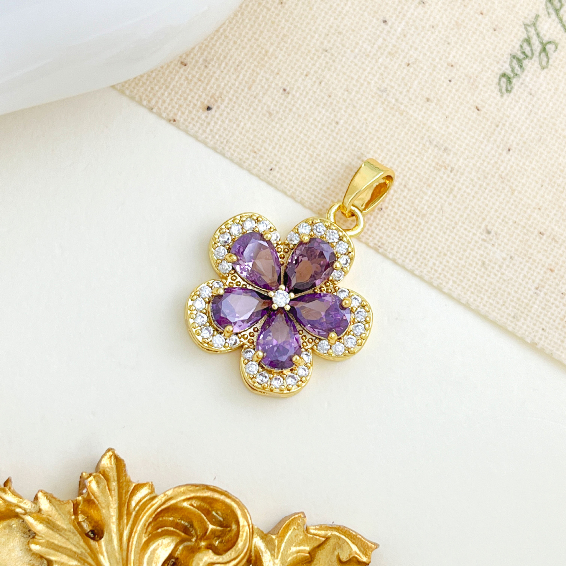 2:Xl228 purple five-petal flower pendant gold