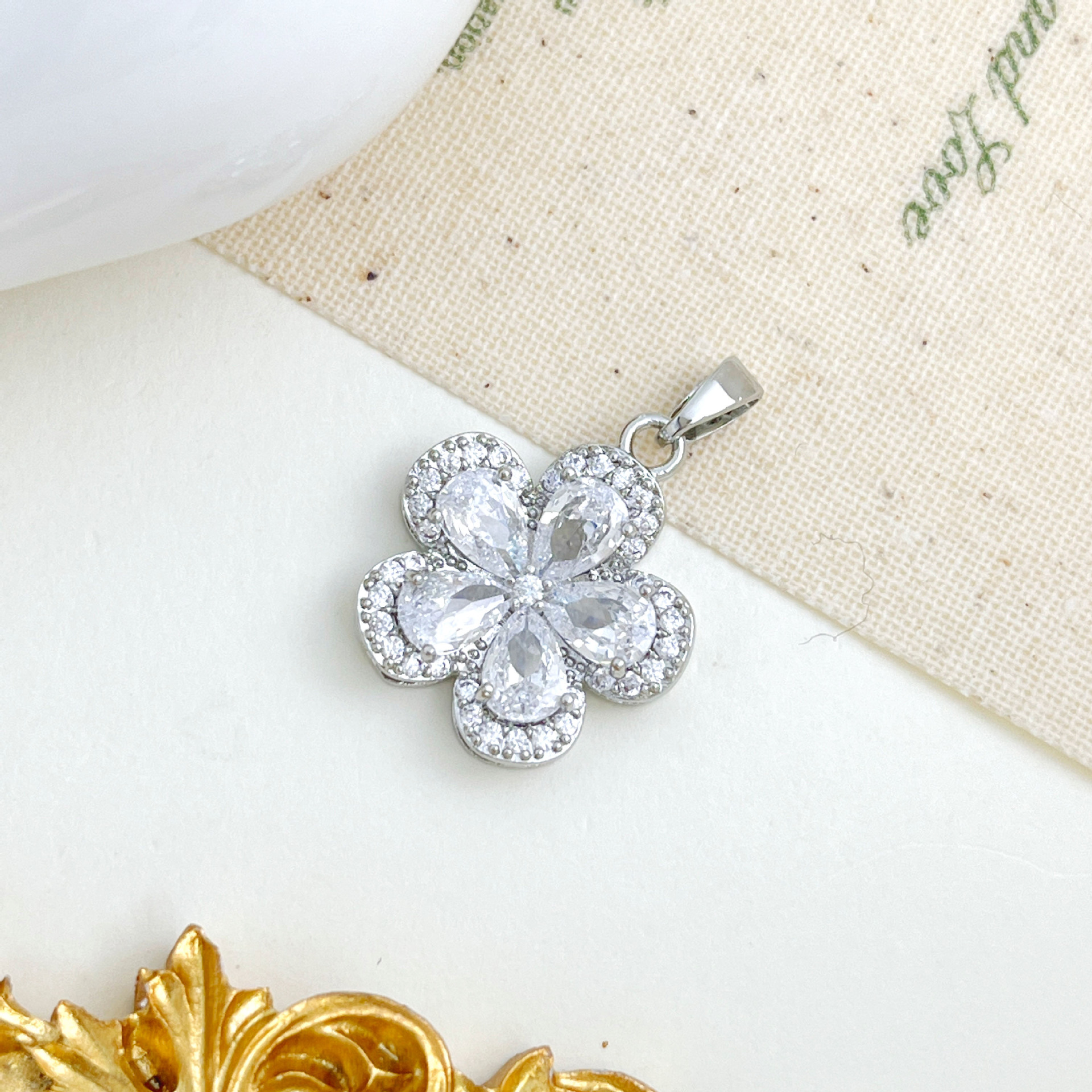 8:Xl228 five-petal flower pendant silver