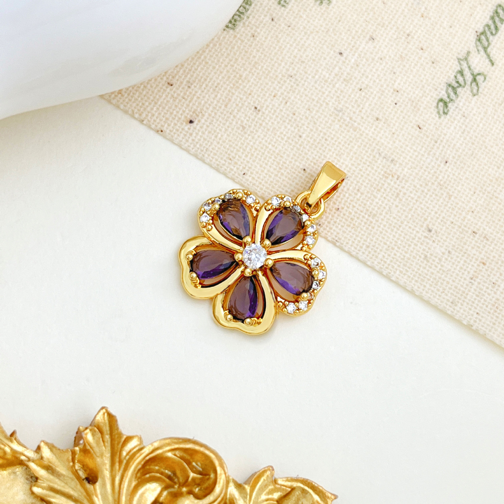 9:Xl1620 purple flower pendant gold