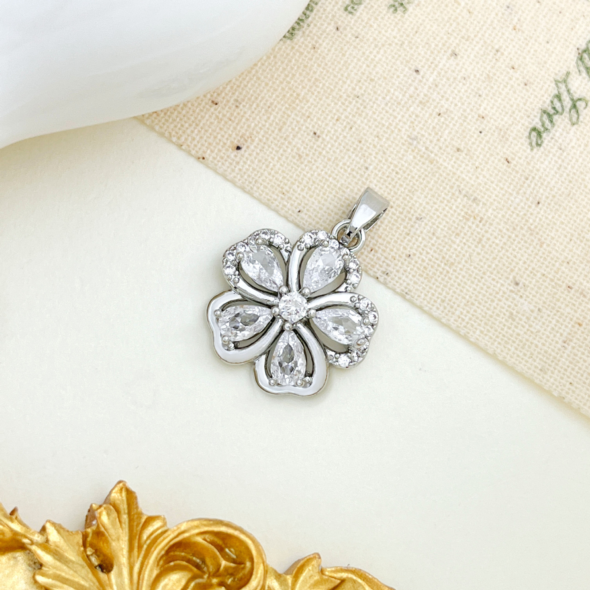 12:Xl1620 flower pendant silver