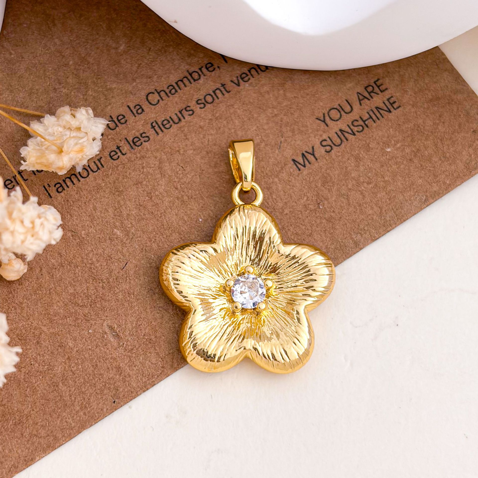 2:Xl5702 five-petal flower pendant gold