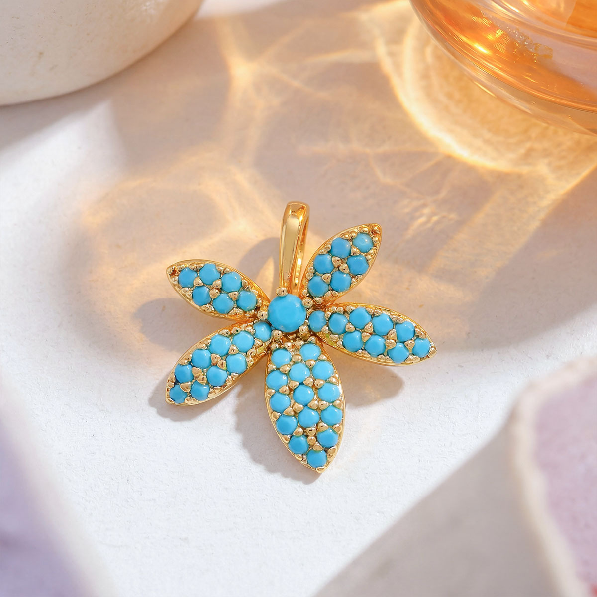Xl3182 maple leaf pendant gold