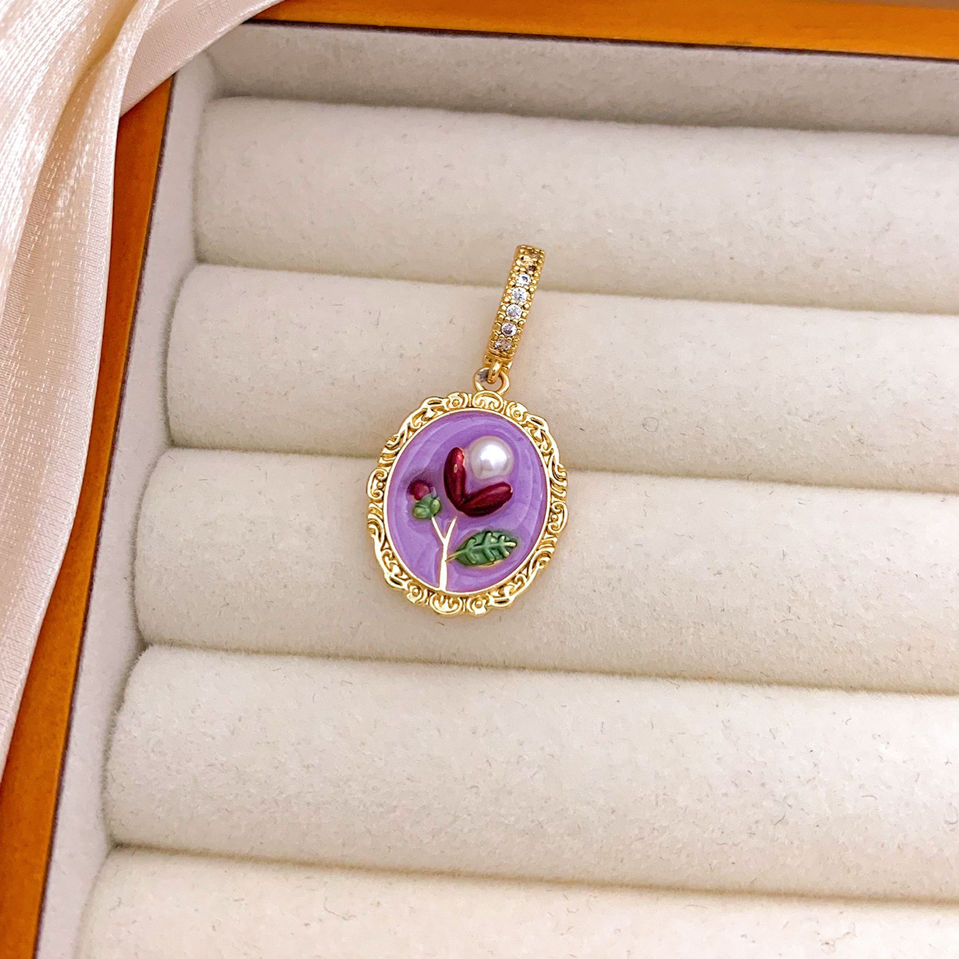 1:Xl3072 tulip pendant gold purple