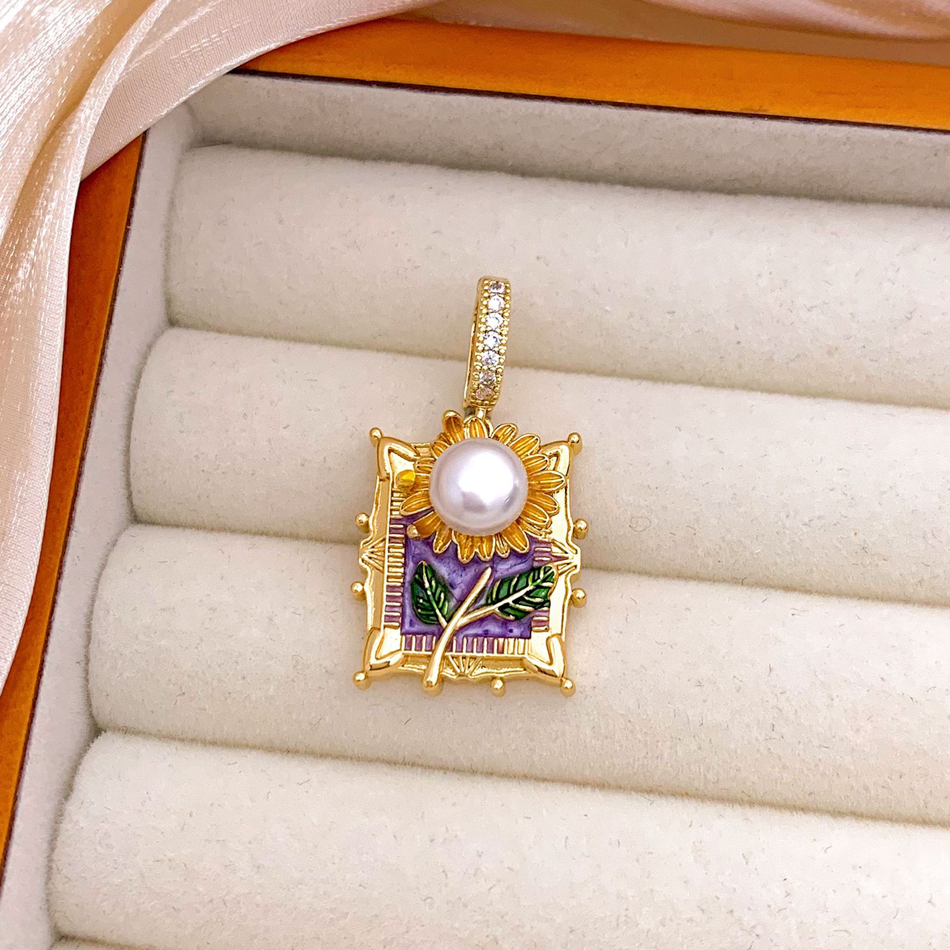 4:Xl3091 sunflower pendant gold purple