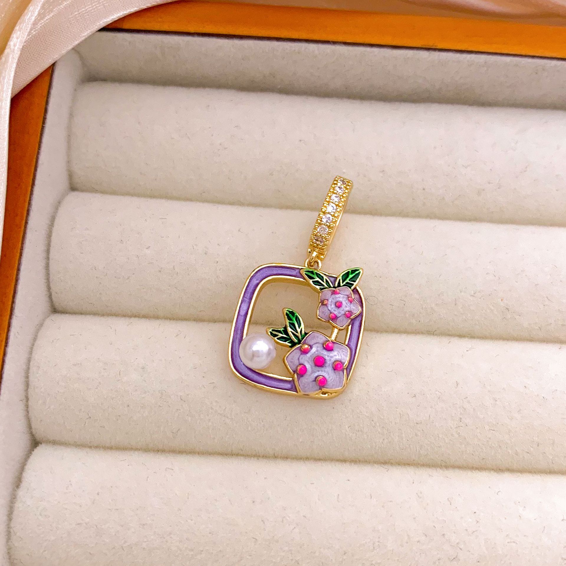 7:Xl3093 peach blossom pendant gold purple