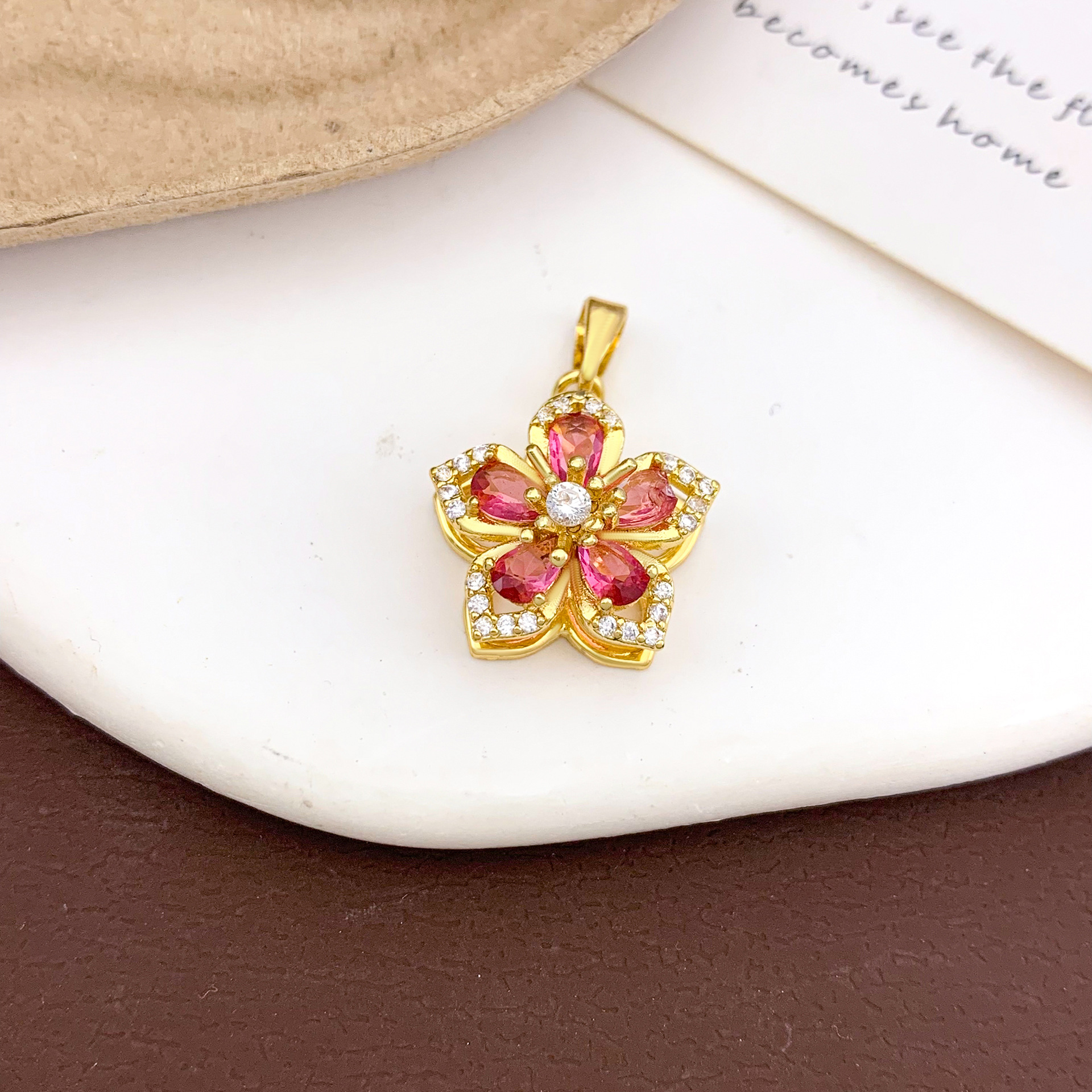 Xl474 rotating red five-petal flower pendant gold