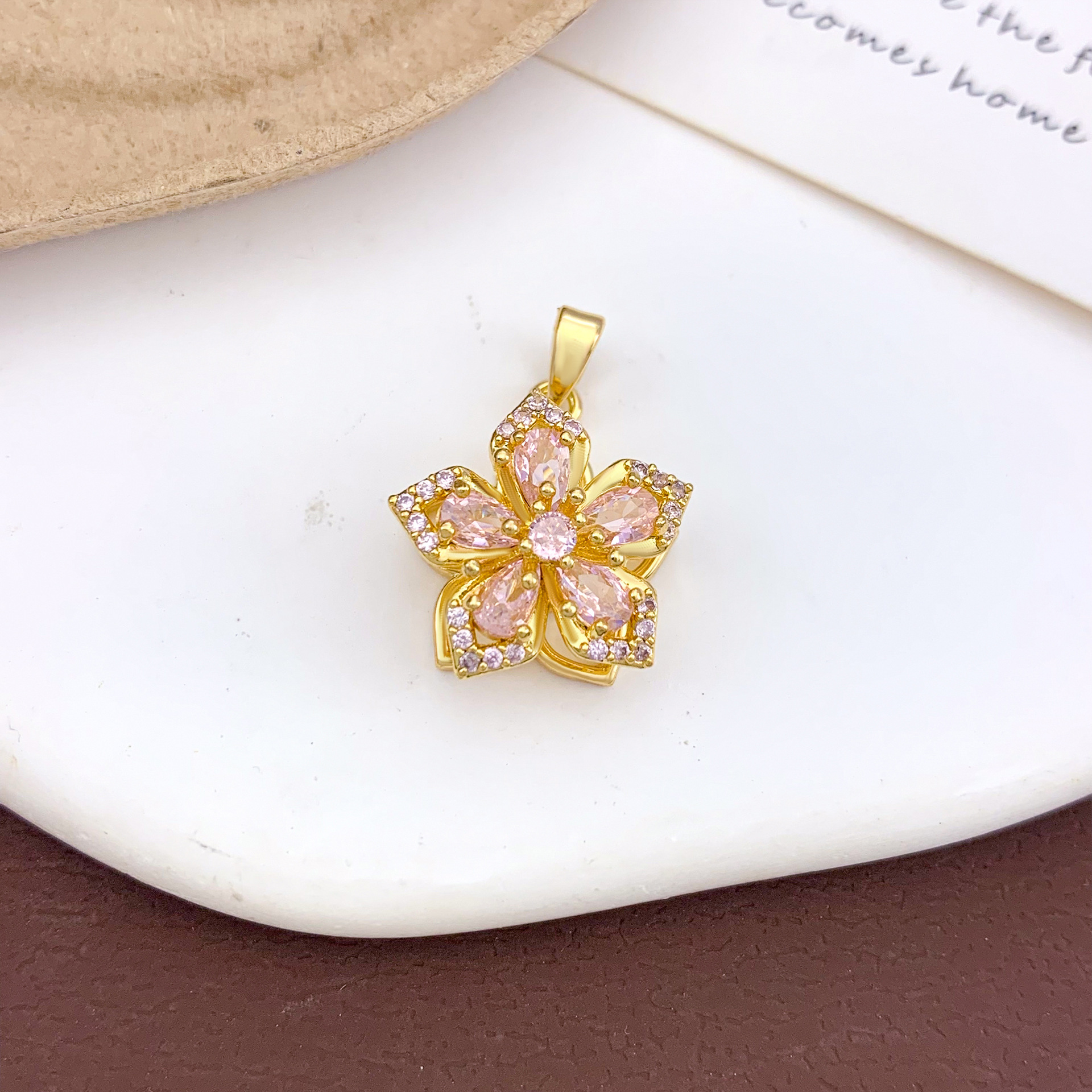 2:Xl474 rotating pink five-petal flower pendant gold