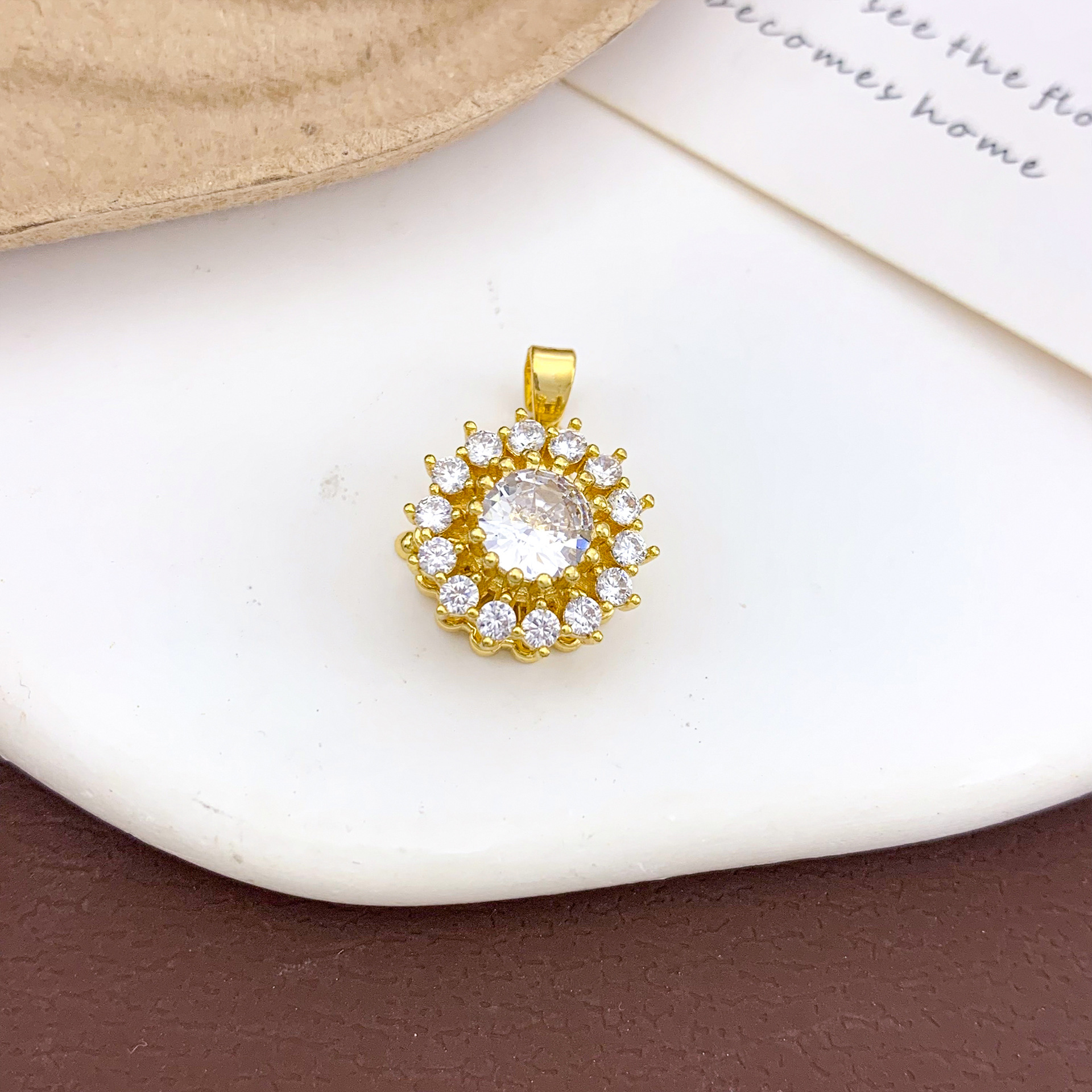 14:Xl2414 rotating round pendant gold