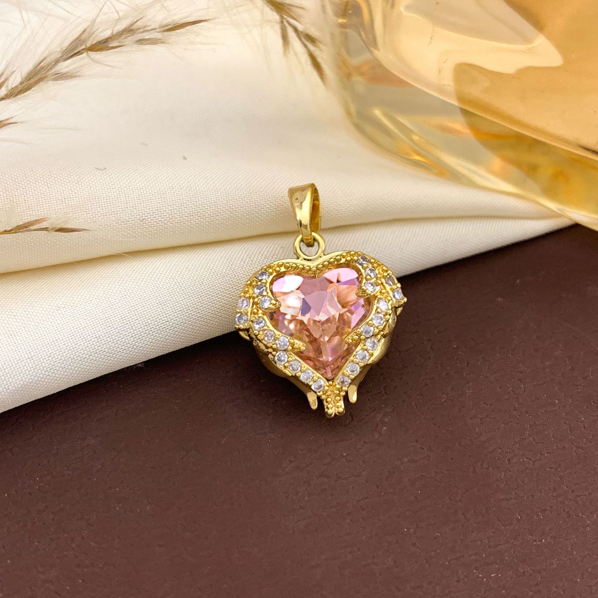 4:Xl138 pink ocean heart pendant gold