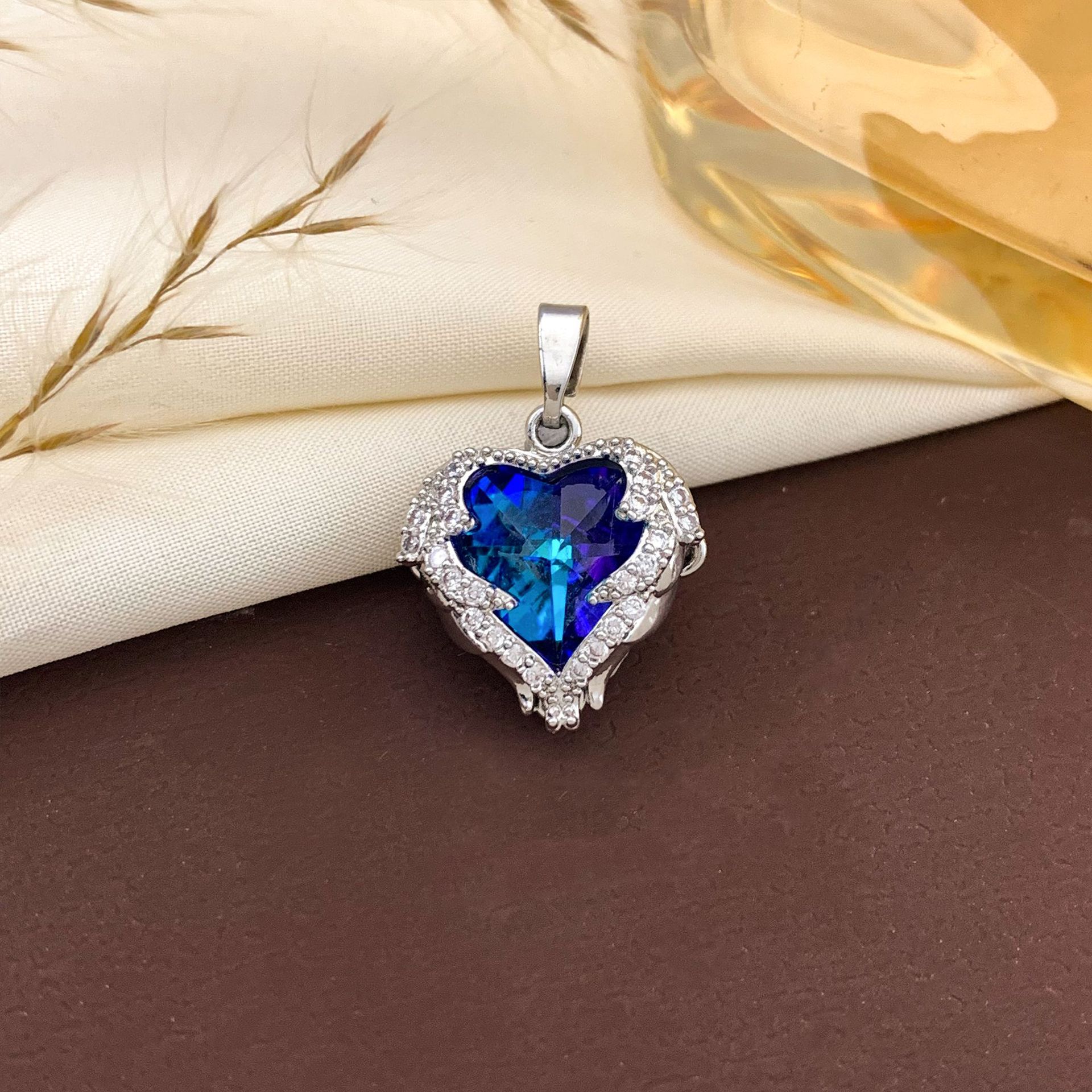 9:Xl138 blue ocean heart pendant silver
