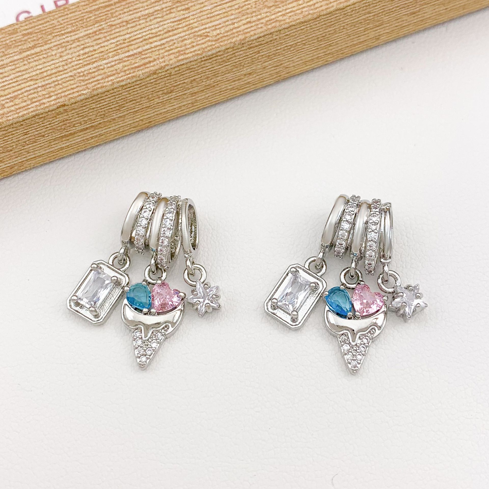 10:Xl4456 color ice cream pendant silver