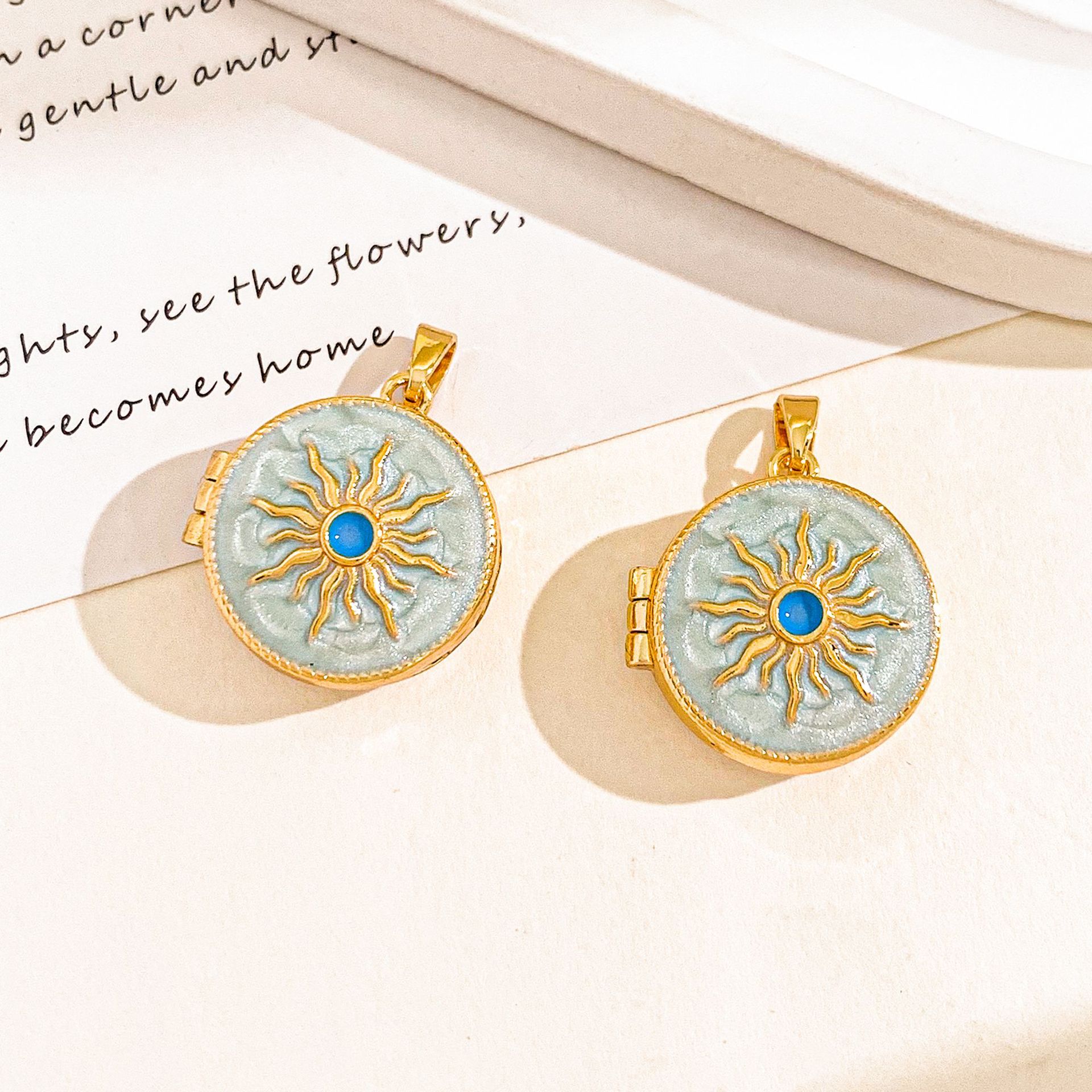 Xl4665 sun photo clip pendant gold light blue can