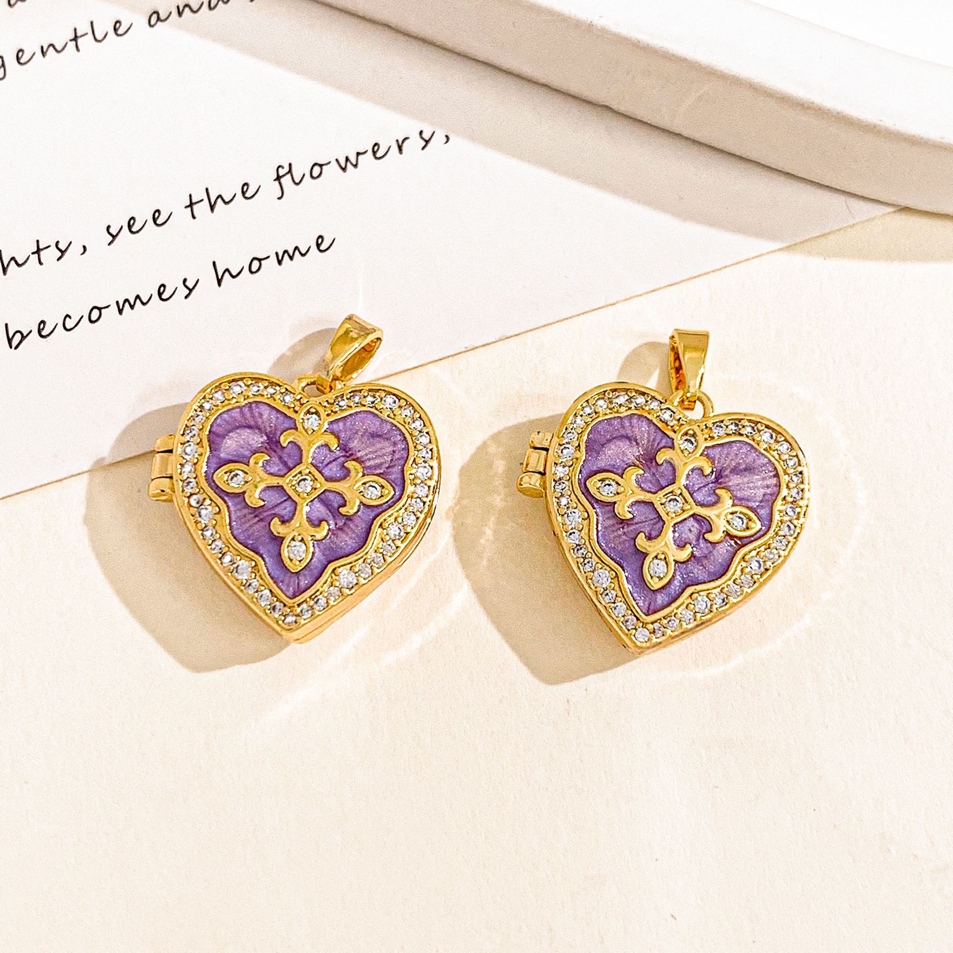 3:Xl4689 love photo clip pendant gold purple can be opened