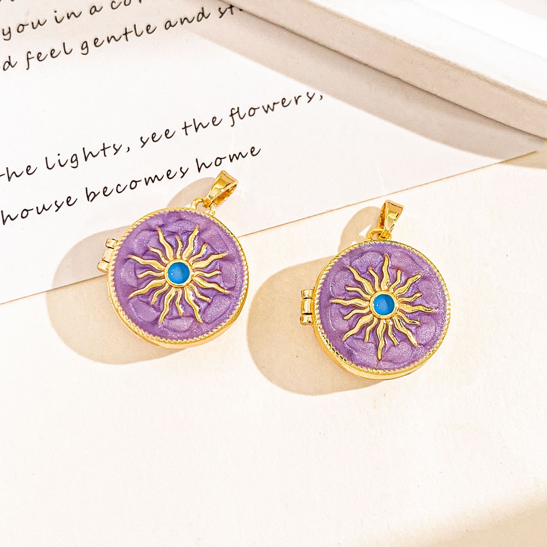 7:Xl4665 sun photo clip pendant gold purple can be opened