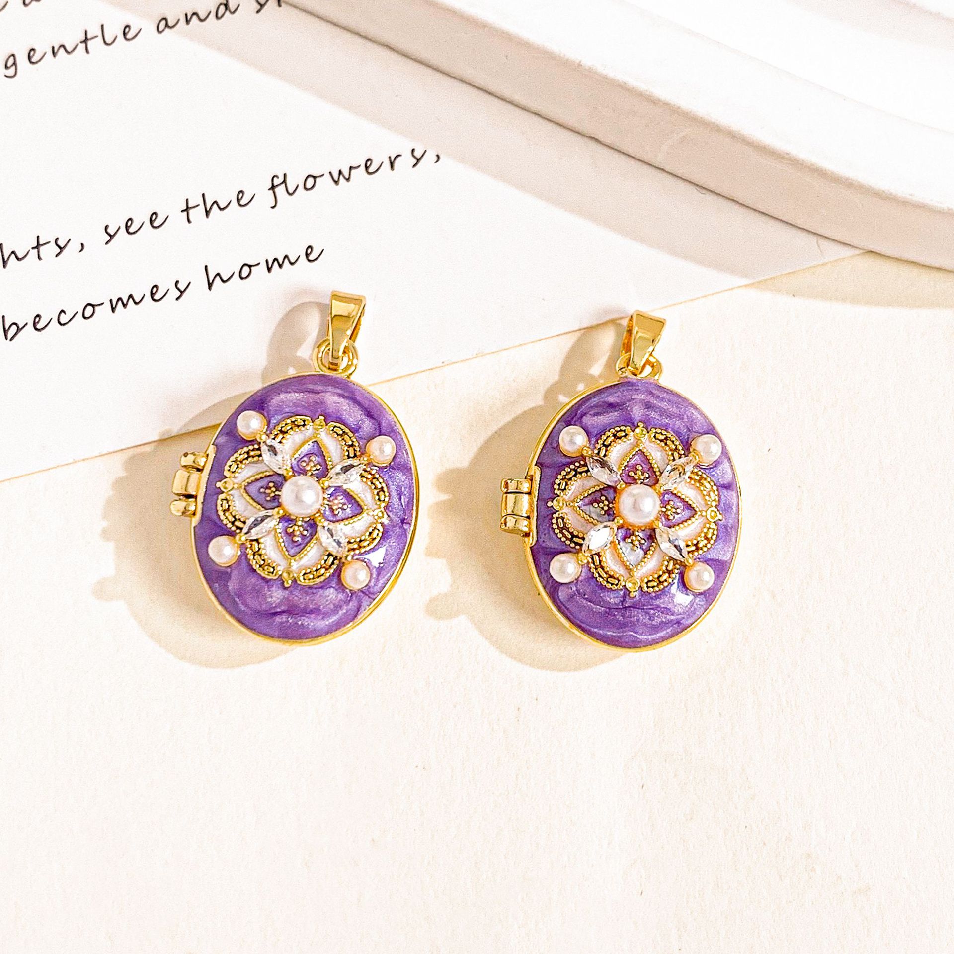 3:Xl4659 blooming flowers gold purple photo clip pendant can be opened