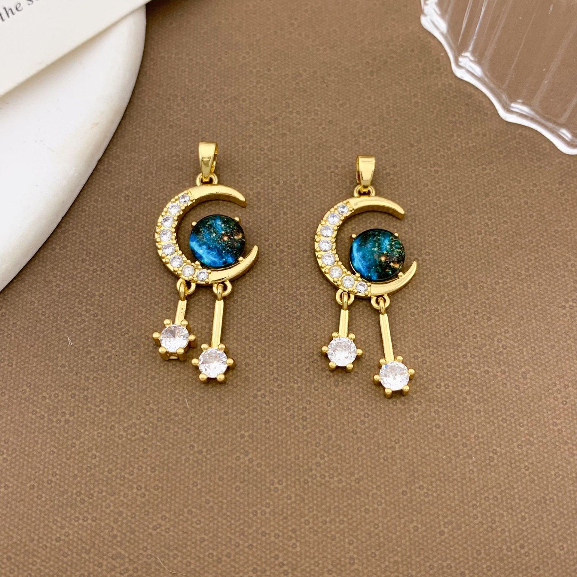 2:Xl954 tassel moon planet pendant gold