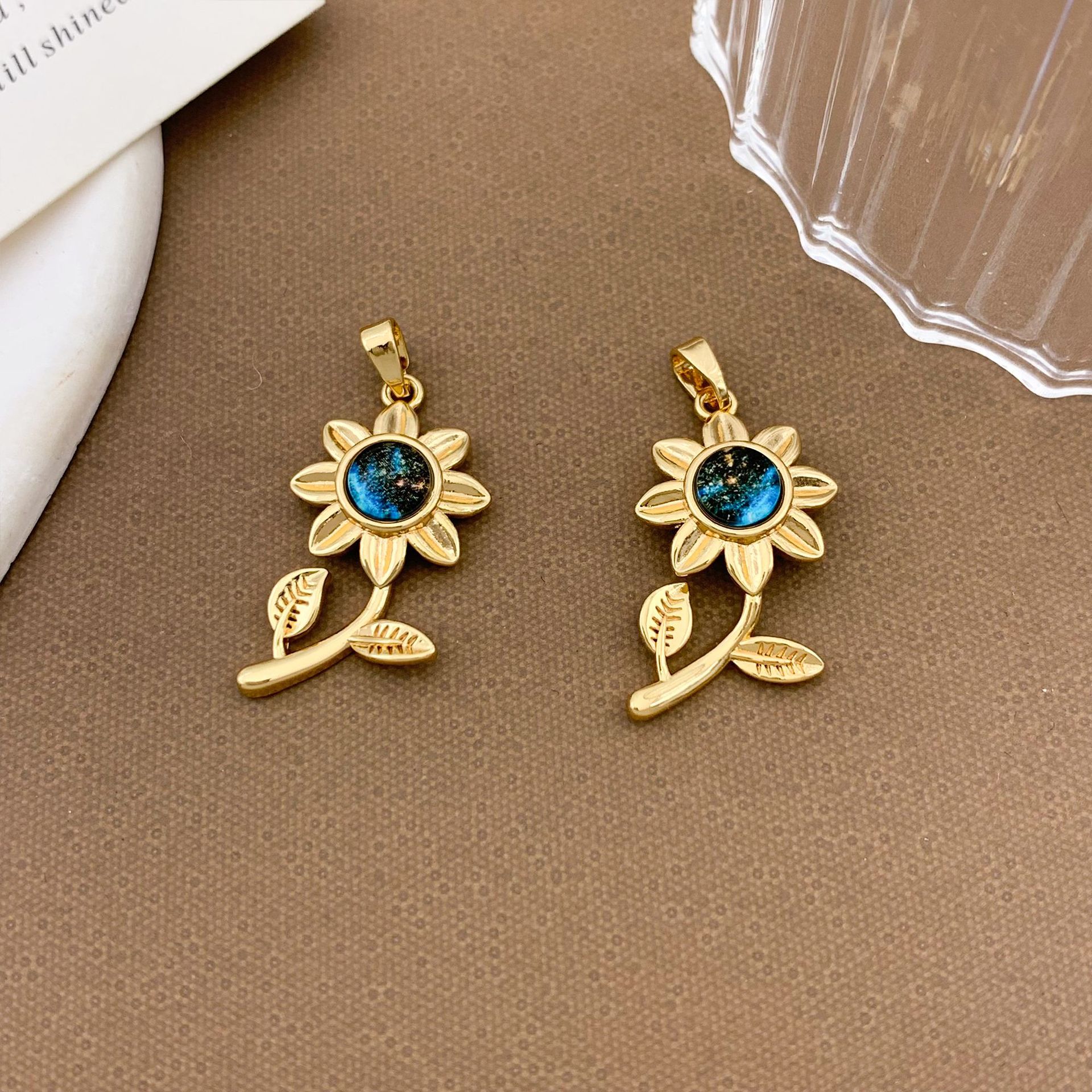 12:Xl1453 sunflower planet pendant gold