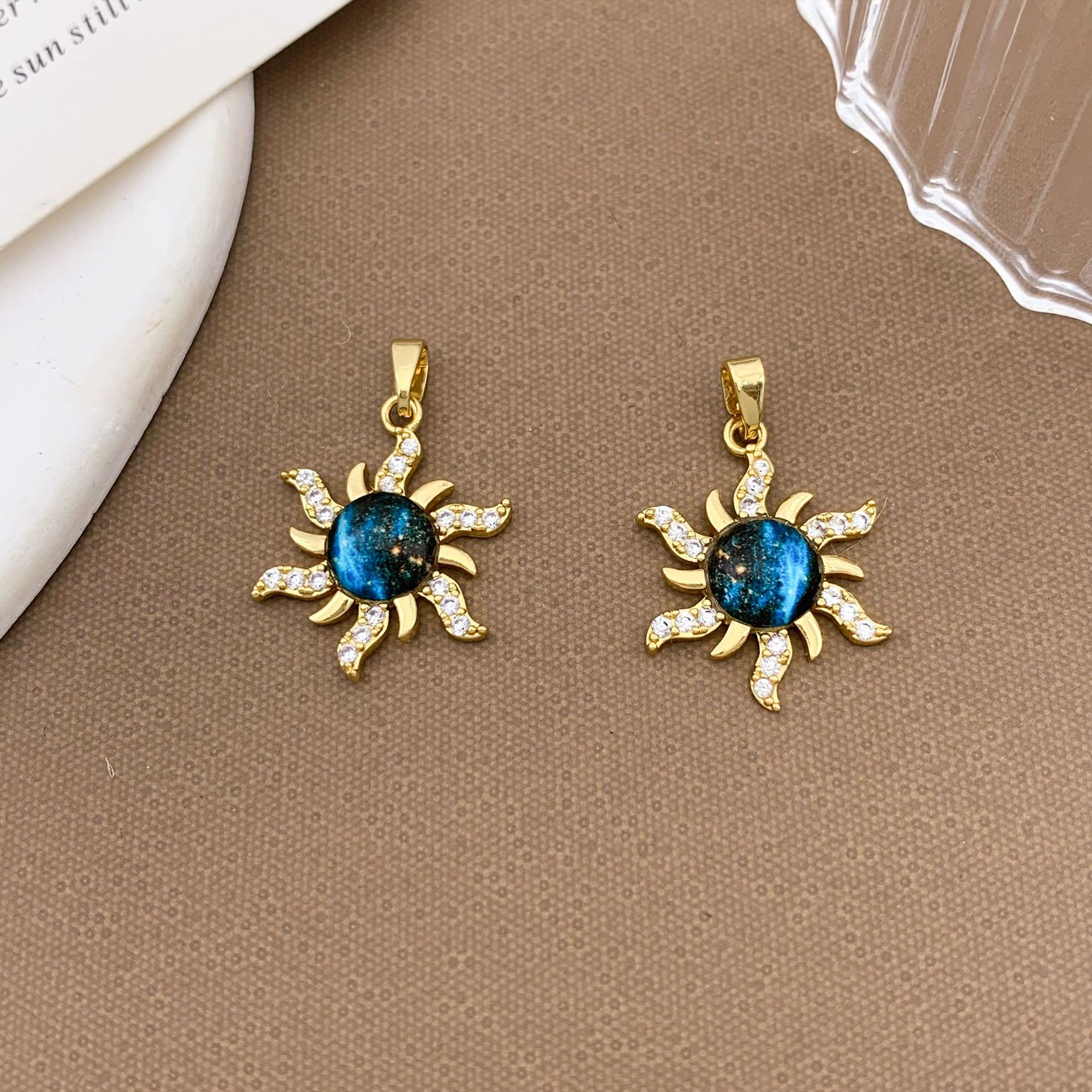 19:Xl1983 sun planet pendant gold