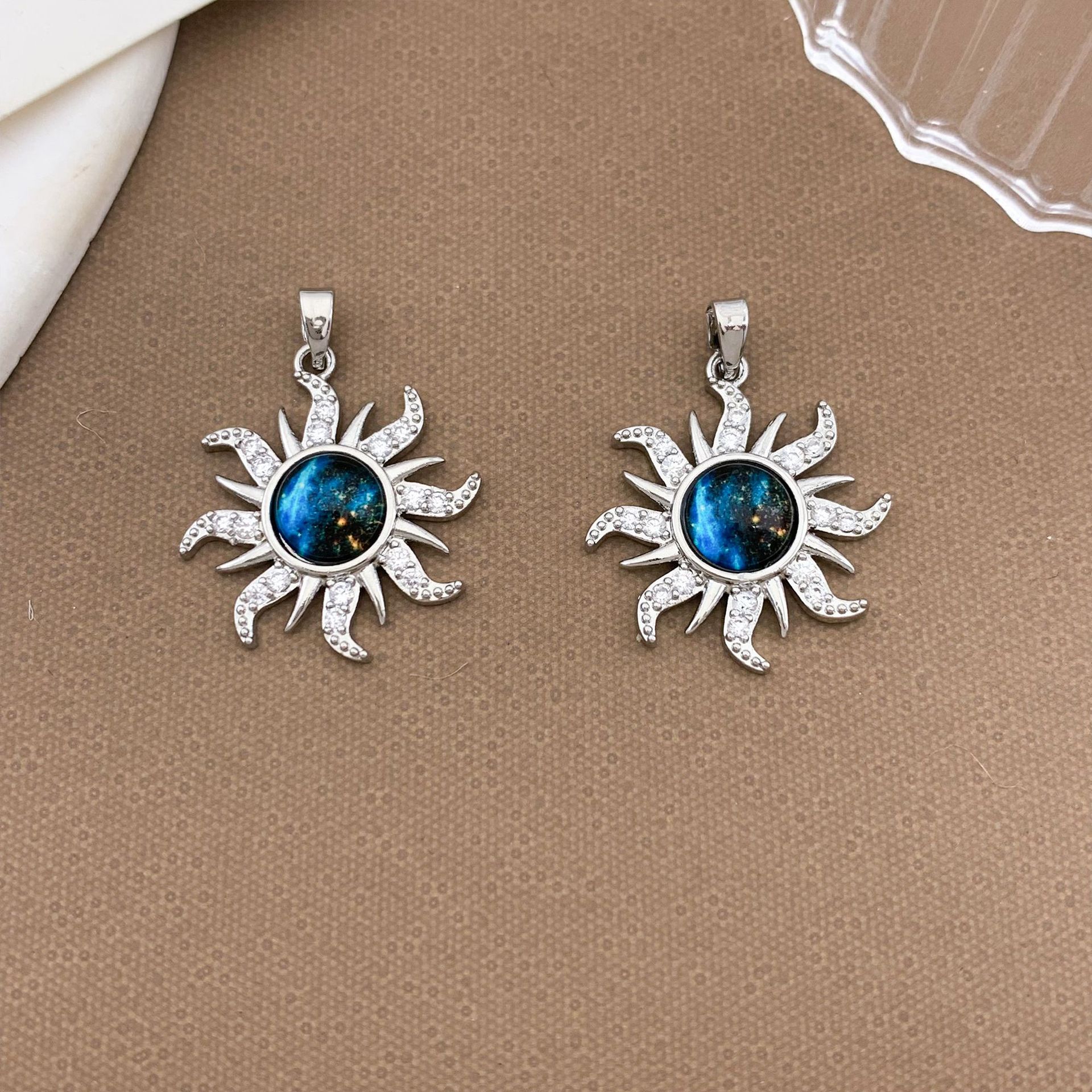 21:Xl2878 sun planet pendant silver