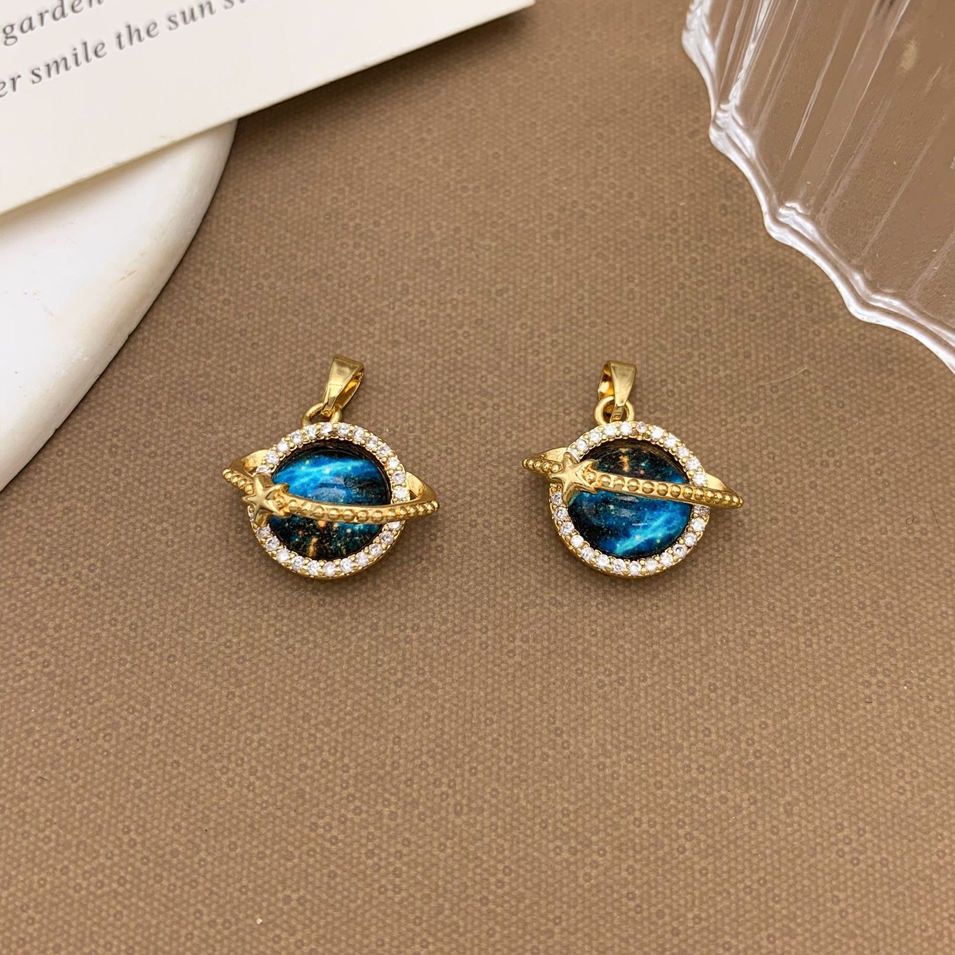 Xl3360 star small planet pendant gold