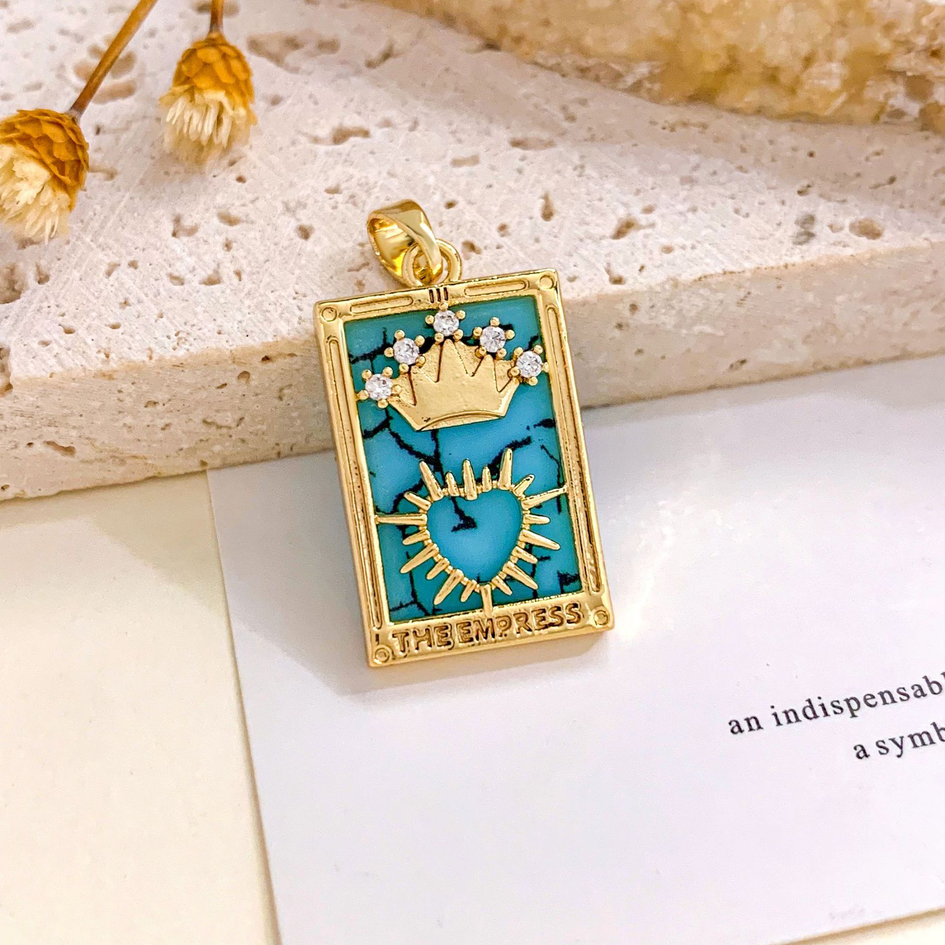 Xl2257 crown love tarot pendant gold