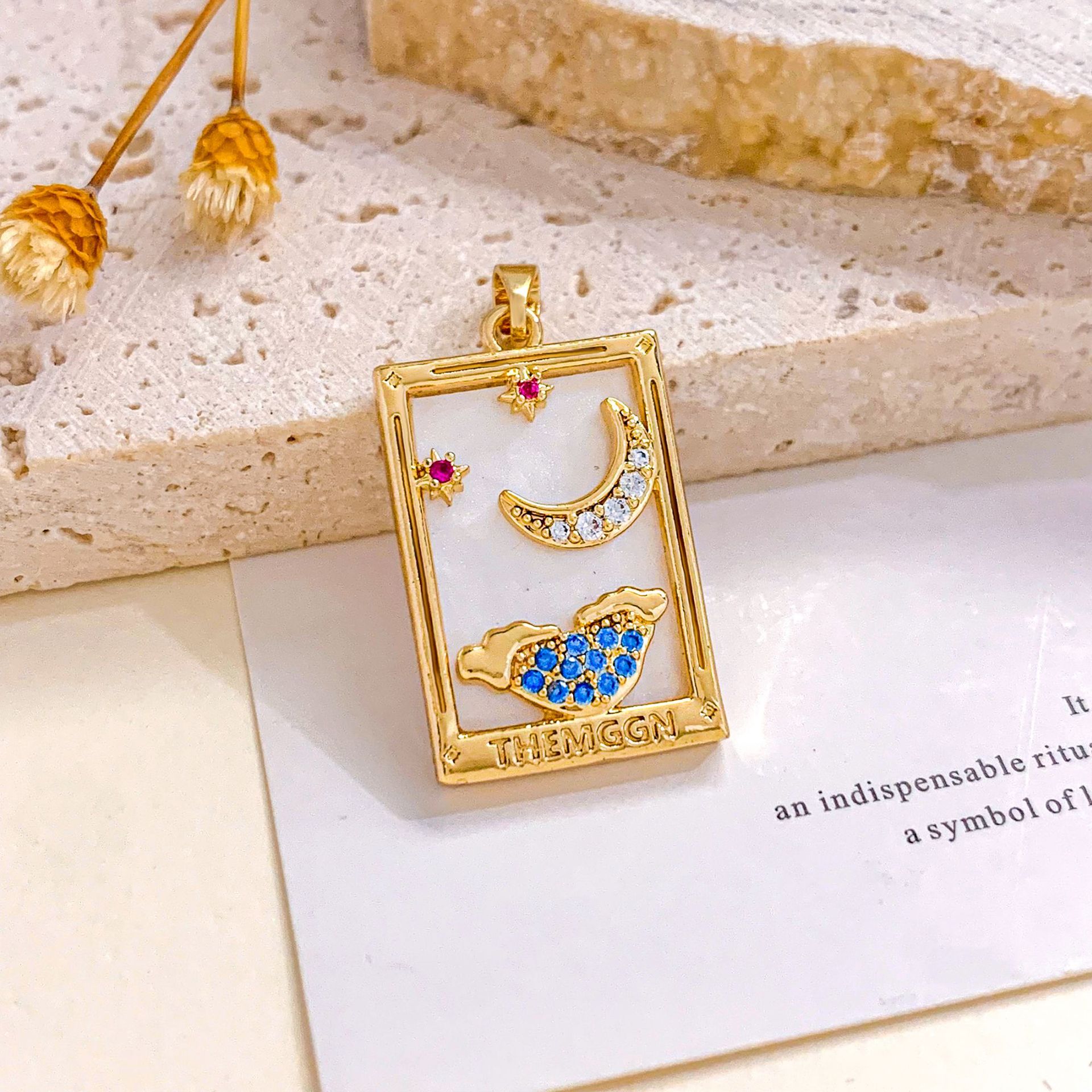 16:Xl2326 moon love tarot pendant gold