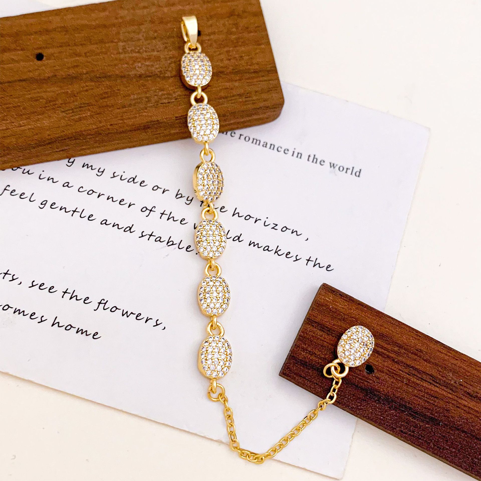 4:Xl5275 oval tassel pendant gold