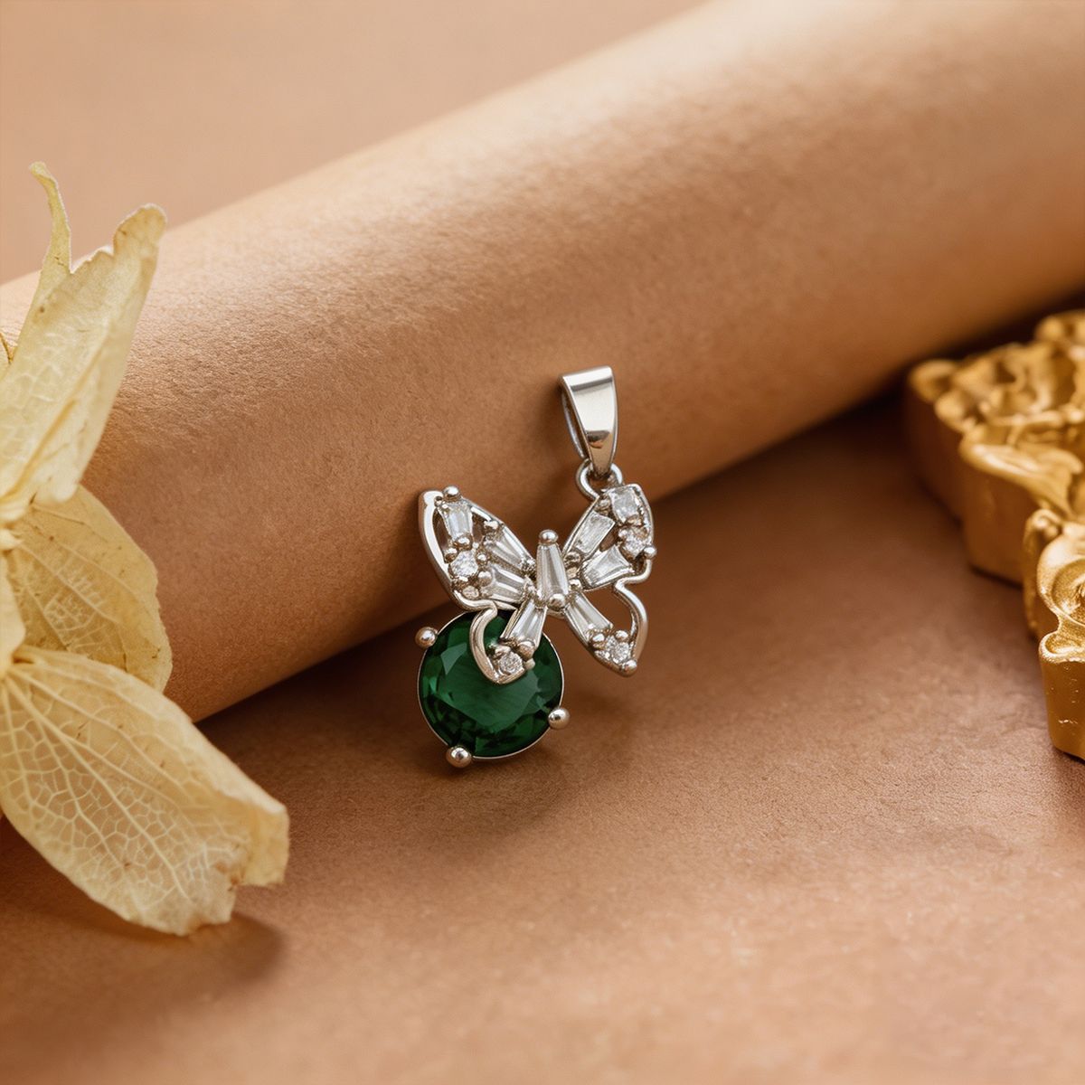 Xl473 butterfly pendant silver green