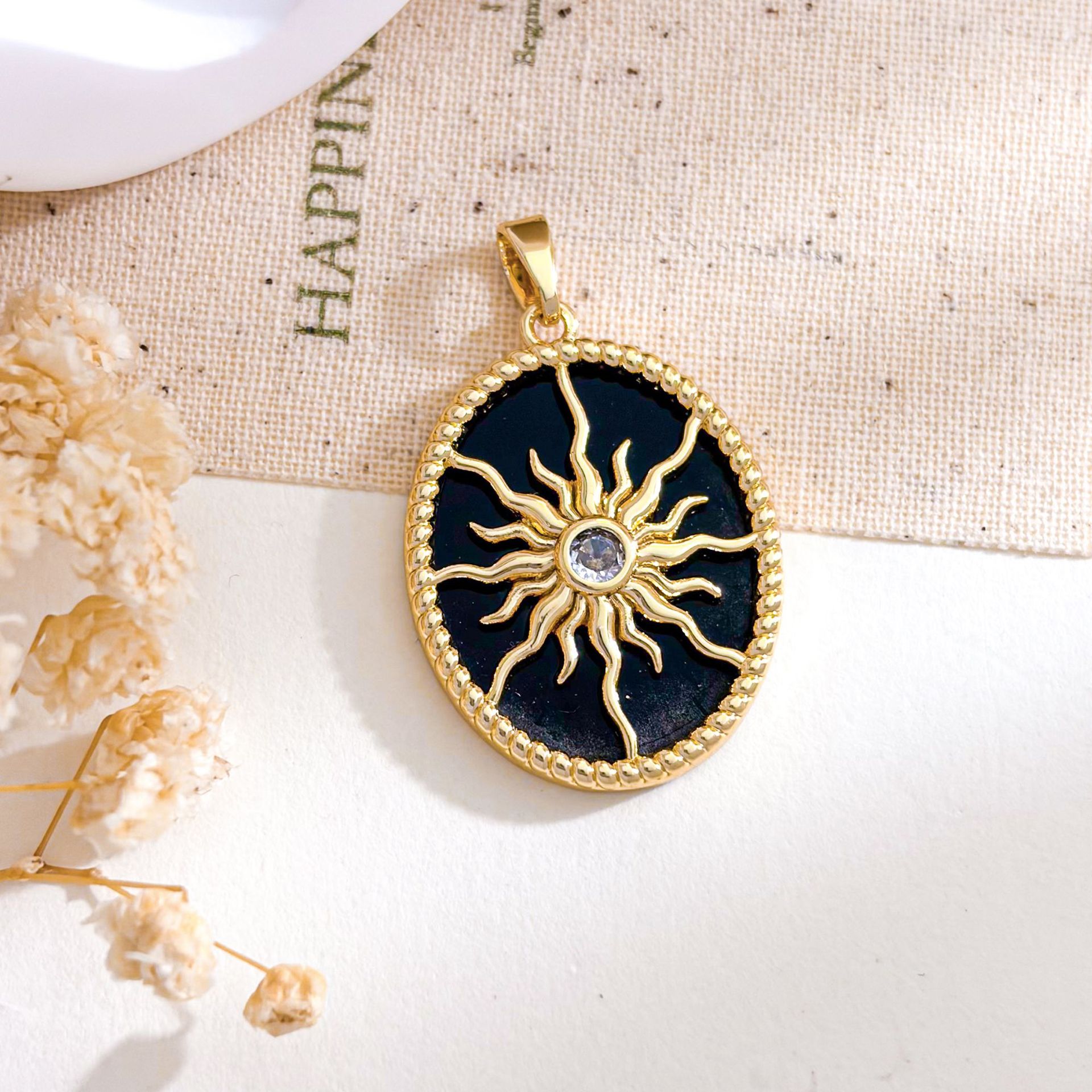 Xl5637 oval sun pendant gold black
